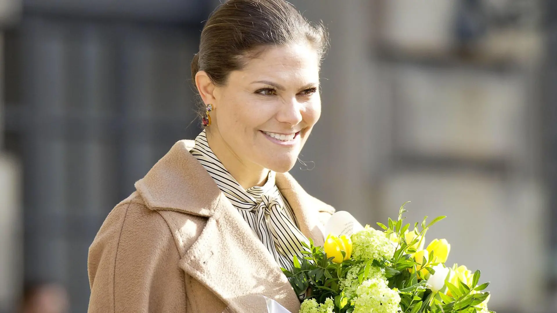 12-03-2017 Stockholm Princess Victoria, with Prince Daniel and Princes Estelle and Prince Oscar, during celebrations for the crownprincess her nameday at the innercourt of the Royal Palace in Stockholm. PUBLICATIONxINxGERxSUIxAUTxONLY Copyright: xppe/nieboerx
12 03 2017 Stockholm Princess Victoria With Prince Daniel and Princes Estelle and Prince Oscar during celebrations for The Crown Princess her nameday AT The of The Royal Palace in Stockholm PUBLICATIONxINxGERxSUIxAUTxONLY Copyright xppe nieboerx