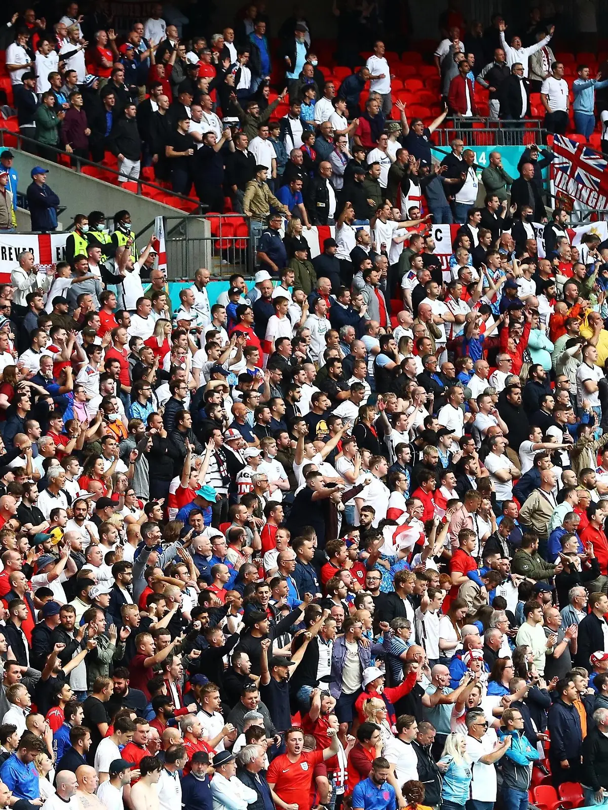 Fans bei der EM im Stadion