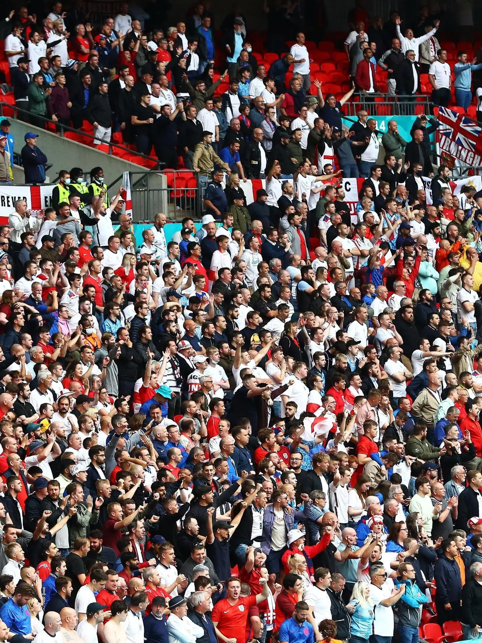 Fans bei der EM im Stadion