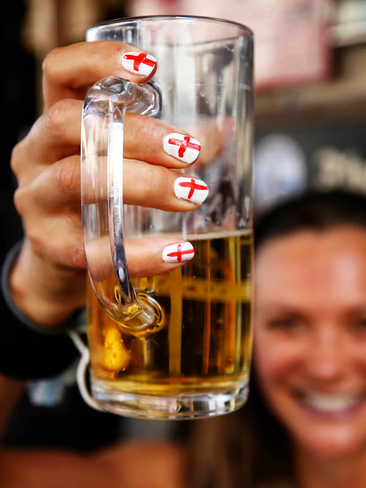 Englands Fans feiern EM mit Millionen Litern von Bier