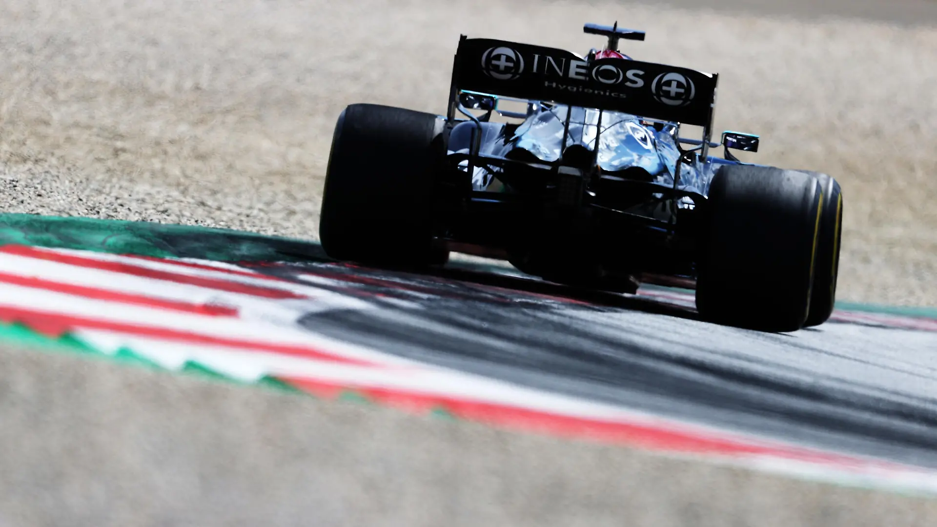 SPIELBERG, AUSTRIA - JUNE 27: Lewis Hamilton of Great Britain driving the (44) Mercedes AMG Petronas F1 Team Mercedes W12 during the F1 Grand Prix of Styria at Red Bull Ring on June 27, 2021 in Spielberg, Austria. (Photo by Clive Rose/Getty Images)