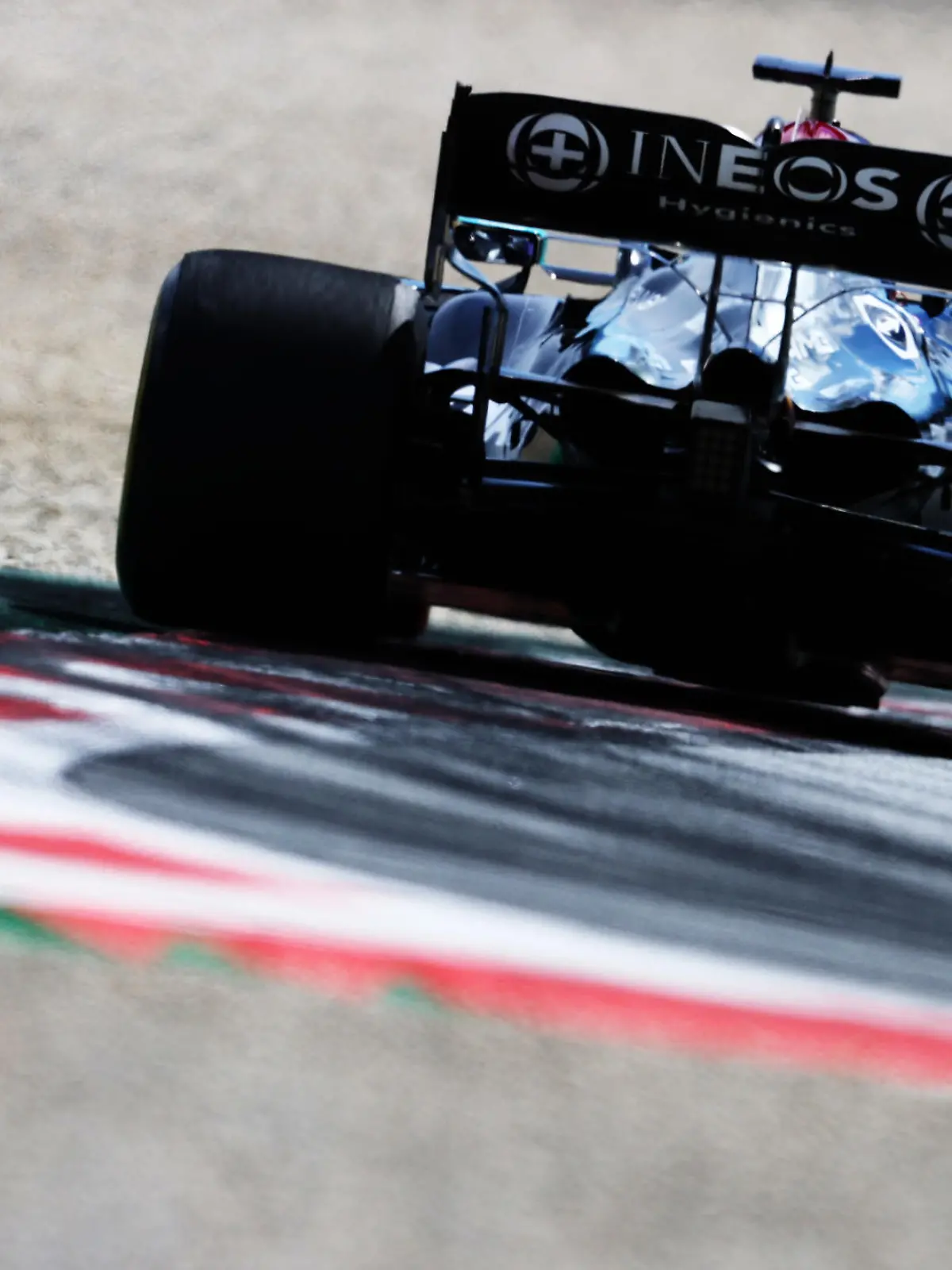 SPIELBERG, AUSTRIA - JUNE 27: Lewis Hamilton of Great Britain driving the (44) Mercedes AMG Petronas F1 Team Mercedes W12 during the F1 Grand Prix of Styria at Red Bull Ring on June 27, 2021 in Spielberg, Austria. (Photo by Clive Rose/Getty Images)