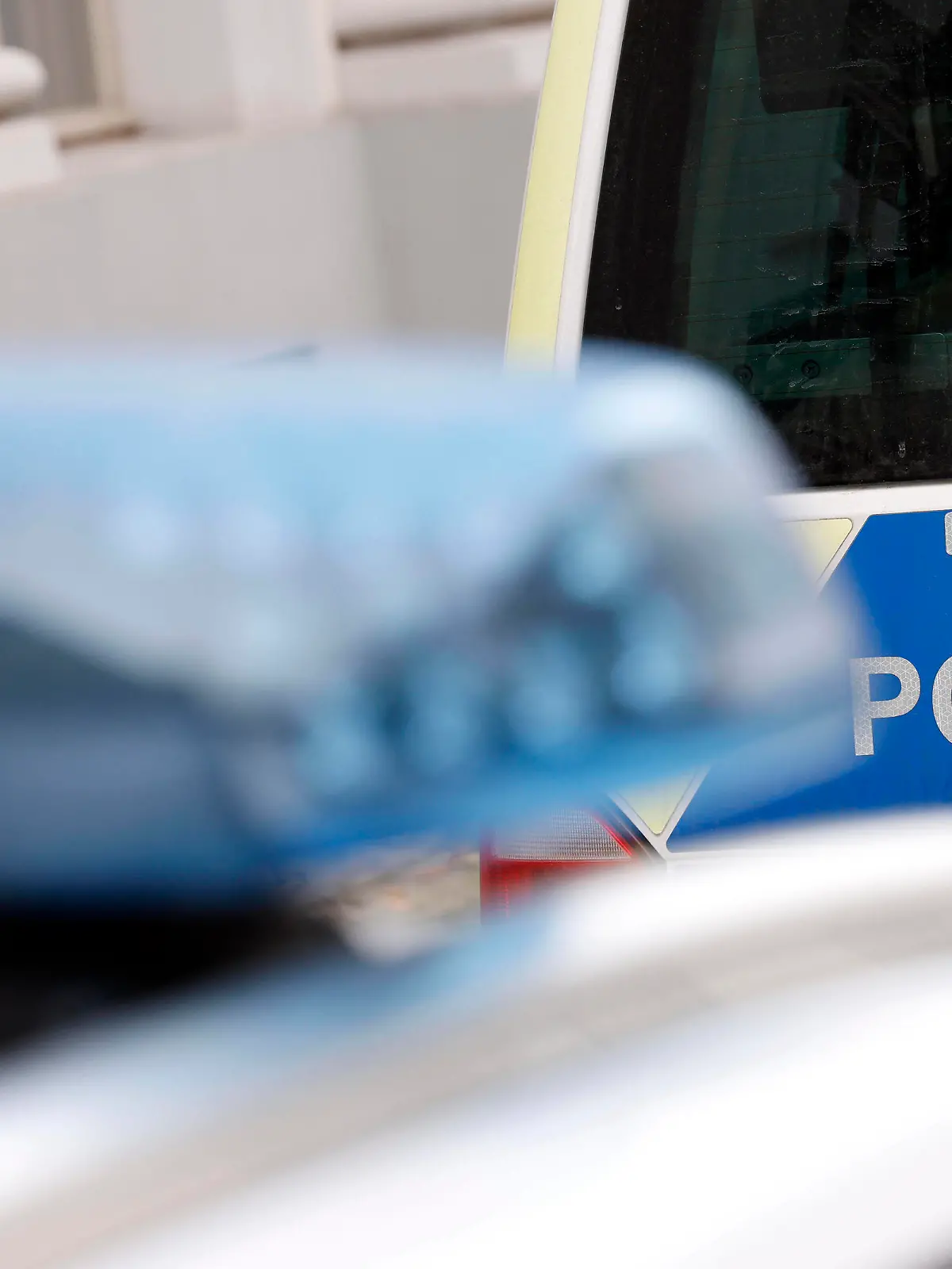 Polizeifahrzeuge vor einer Polizeiwache. Symbolfoto, Themenfoto Potsdam, 04.12.2023 *** Police vehicles in front of a police station Symbol photo, Potsdam theme photo, 04 12 2023 Foto:xS.xGabschx/xFuturexImagex polizei_3106