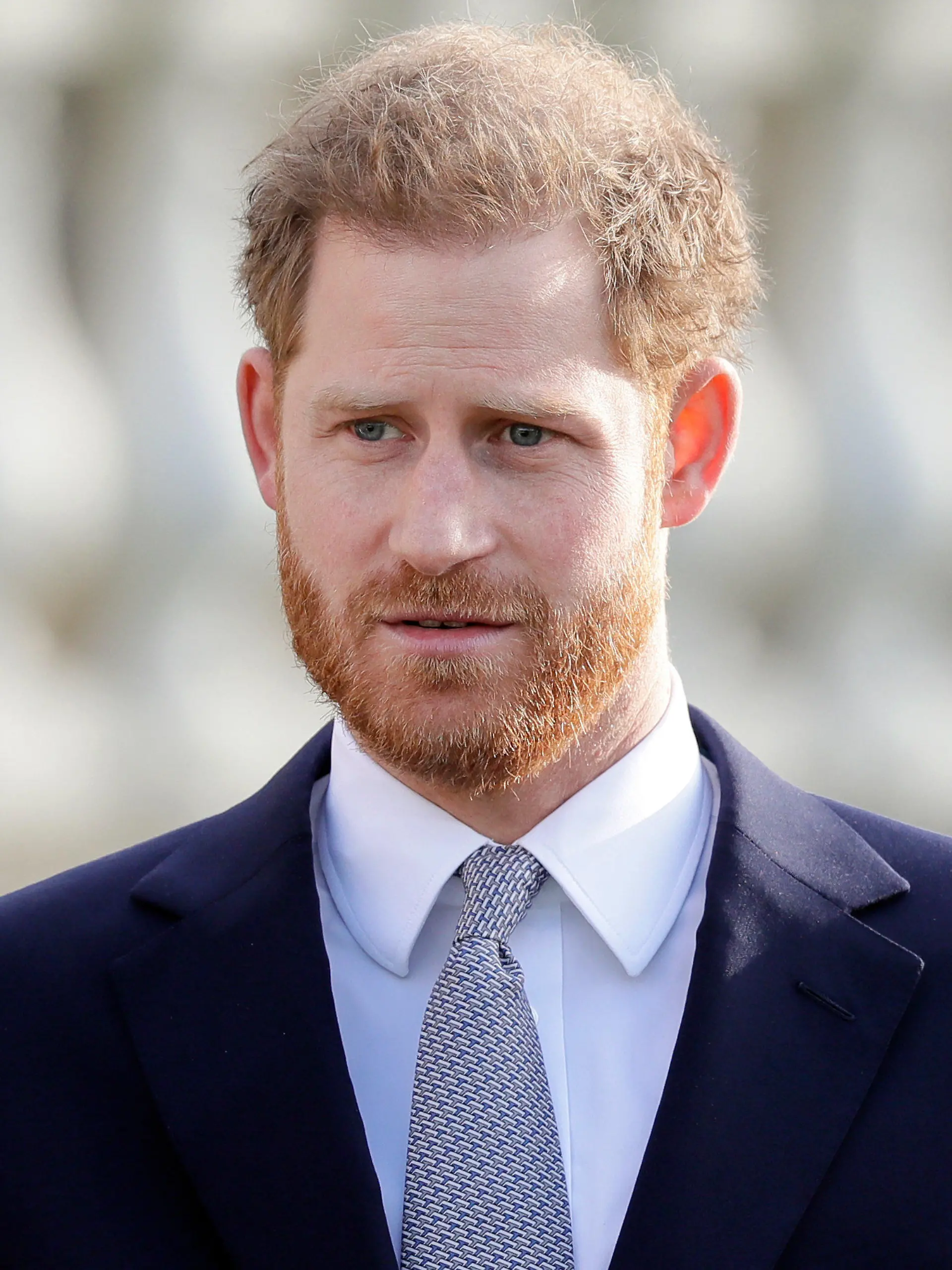 ARCHIV - 16.01.2020, Großbritannien, London: Prinz Harry, Herzog von Sussex und Schirmherr der Rugby Football League, steht während der Auslosung der Rugby League Weltmeisterschaft 2021 in den Gärten des Buckingham Palace. (zu dpa "Prinz Harry schließt sich Forderung zu globaler Impfgerechtigkeit an") Foto: Kirsty Wigglesworth/AP/dpa +++ dpa-Bildfunk +++