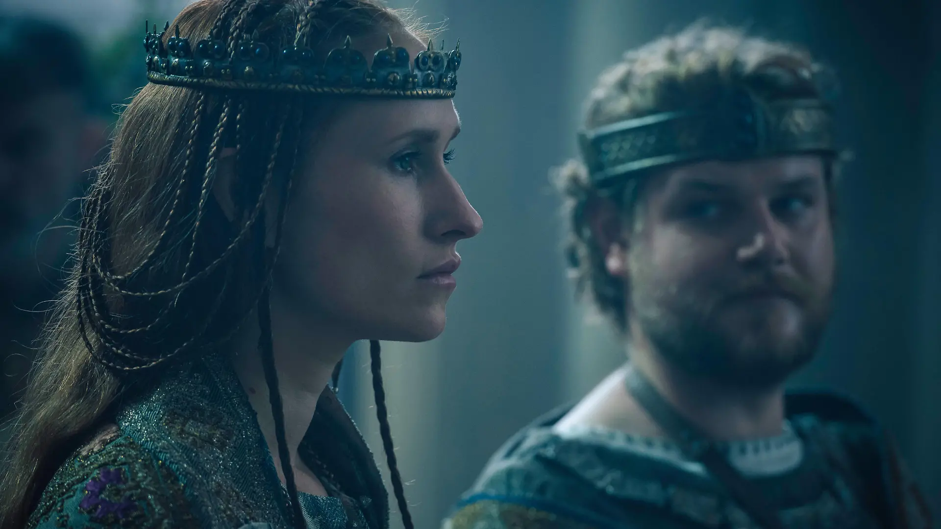 Rosalinde Mynster als Brunhild und Dominic Marcus Singer als Gunter in der spektakulären Nibelungen-Verfilmung „Hagen“.