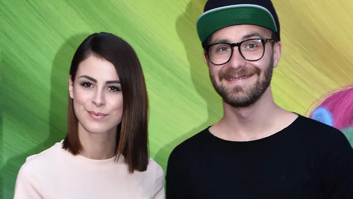 Trolls Photocall mit Lena Meyer-Landrut und Mark Forster Lena Meyer-Landrut und Mark Foster beim Photocall zum Animations Kinofilm Trolls am 26.09.2016 in Berlin Trolls Photocall in Berlin, 2016 PUBLICATIONxINxGERxSUIxAUTxONLY