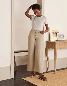 Jeans mit weitem Bein und Hornoptik-Knöpfen