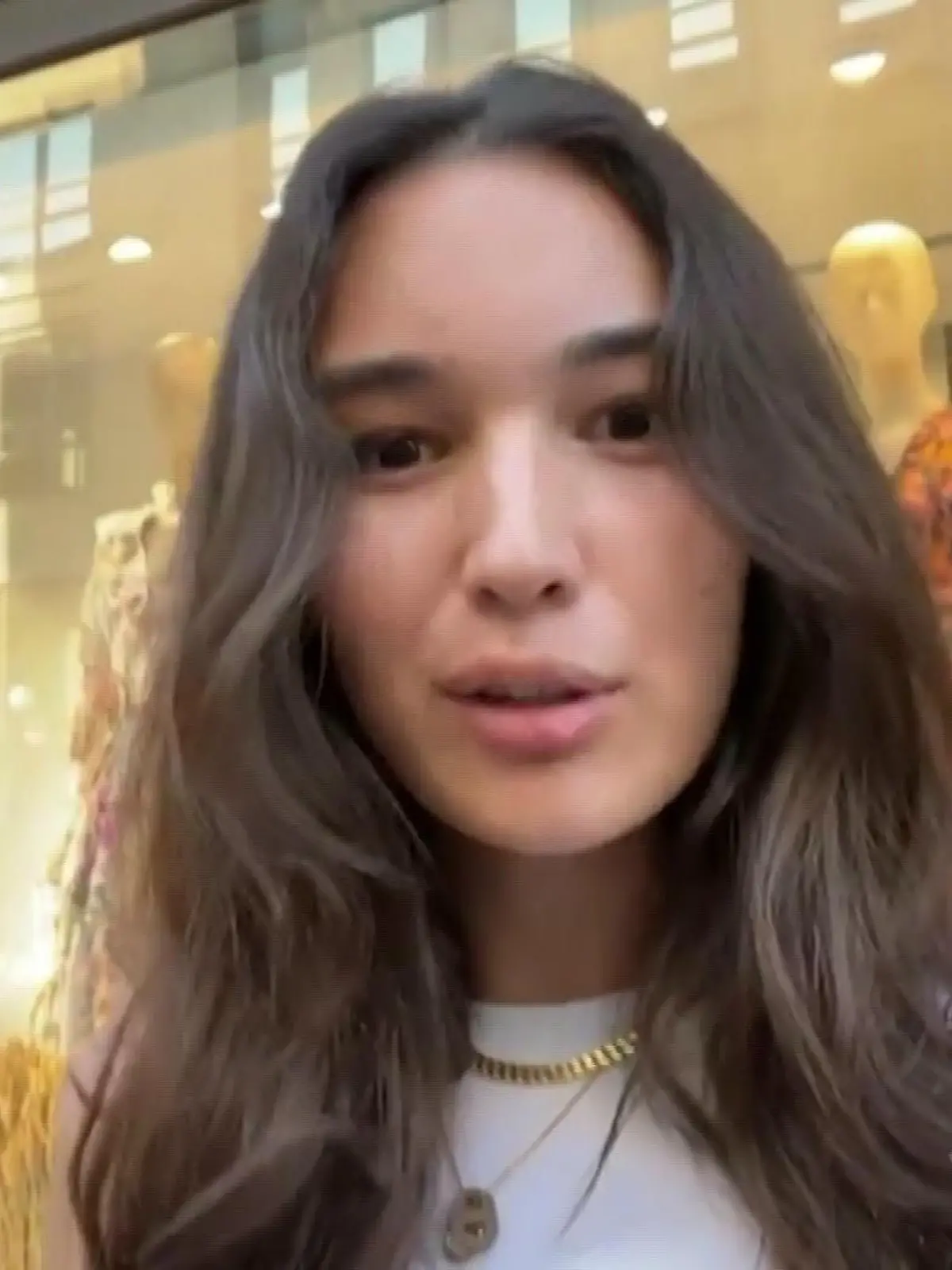 GNTM-Gewinnerin Alex Mariah Peter shoppt gerne und viel.