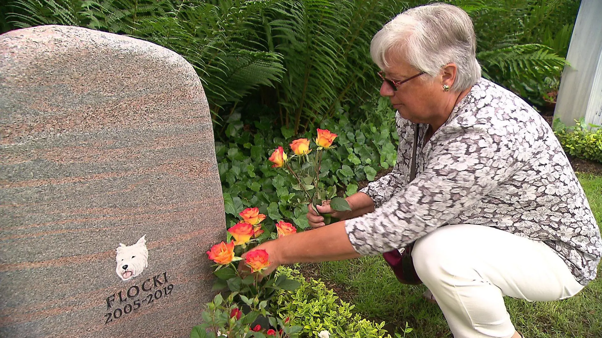 Ingrid Bihler verlor erst ihren Mann, dann ihren Hund. Neben ihm möchte sie später auch bestattet werden.