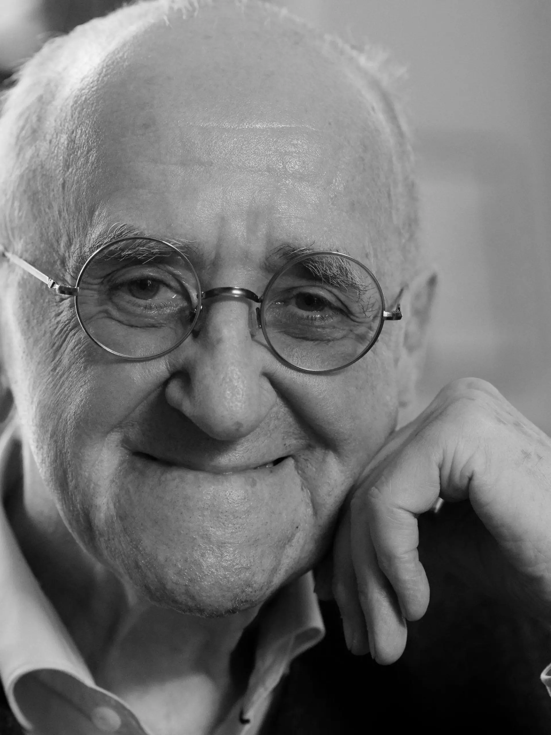25.06.2019, Nordrhein-Westfalen, Köln: Alfred Biolek, «Grandseigneur» des deutschen Fernsehens, aufgenommen bei einem dpa-Gespräch anlässlich seines 85. Geburtstags. Der Entertainer ist am 23.07.2021 in KÖln gestorben. Foto: Henning Kaiser/dpa +++ dpa-Bildfunk +++