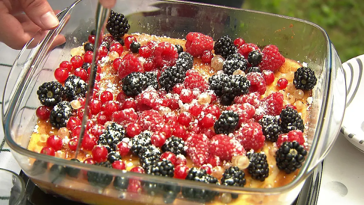 Mit Himbeeren, Brombeeren und Johannisbeeren lassen sich süße, vitaminreiche Leckereien zaubern.