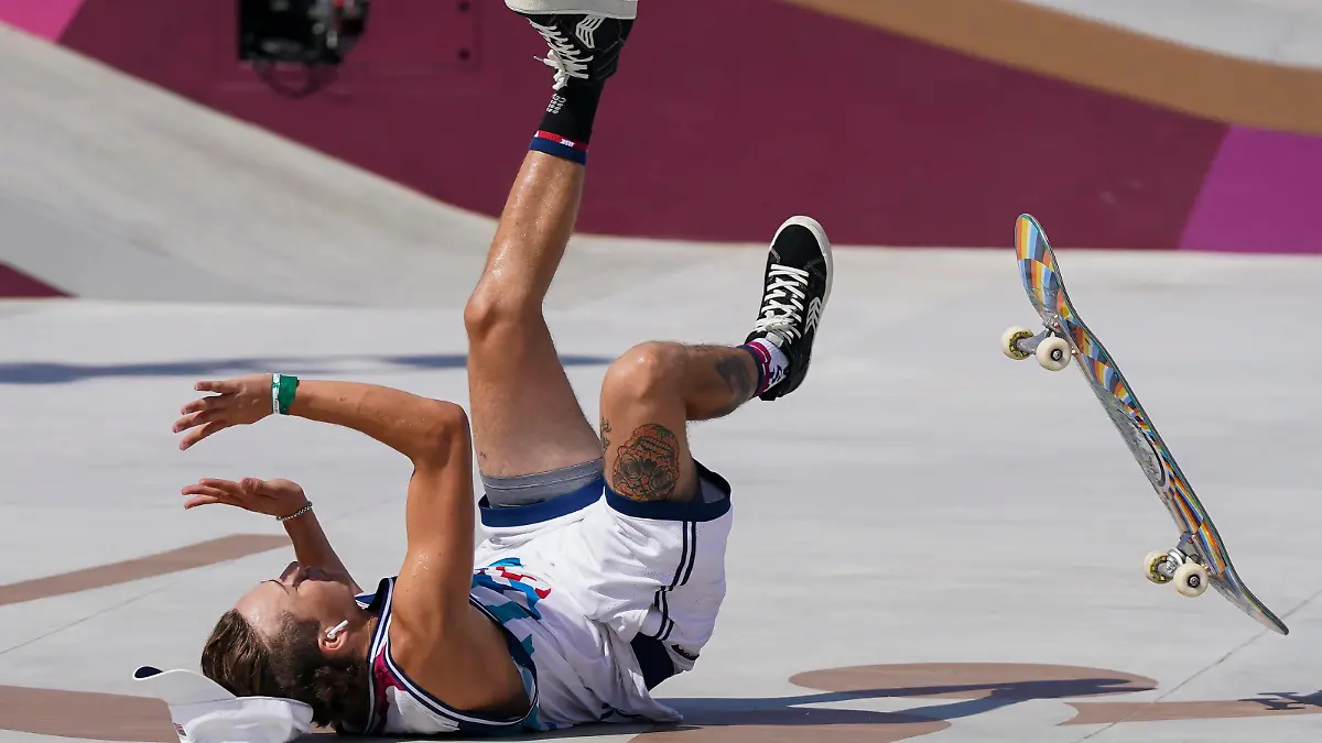July 25, 2021, Tokyo, Japan: Jagger Eaton of the United States crashes as he competes in Men s Street Skateboarding during the Tokyo Olympics in Tokyo, Japan on Sunday, July 25, 2021. Jagger Eaton PUBLICATIONxINxGERxSUIxAUTxONLY - ZUMAc35_ 20210725_zaf_c35_016 Copyright: xNathanxDenettex