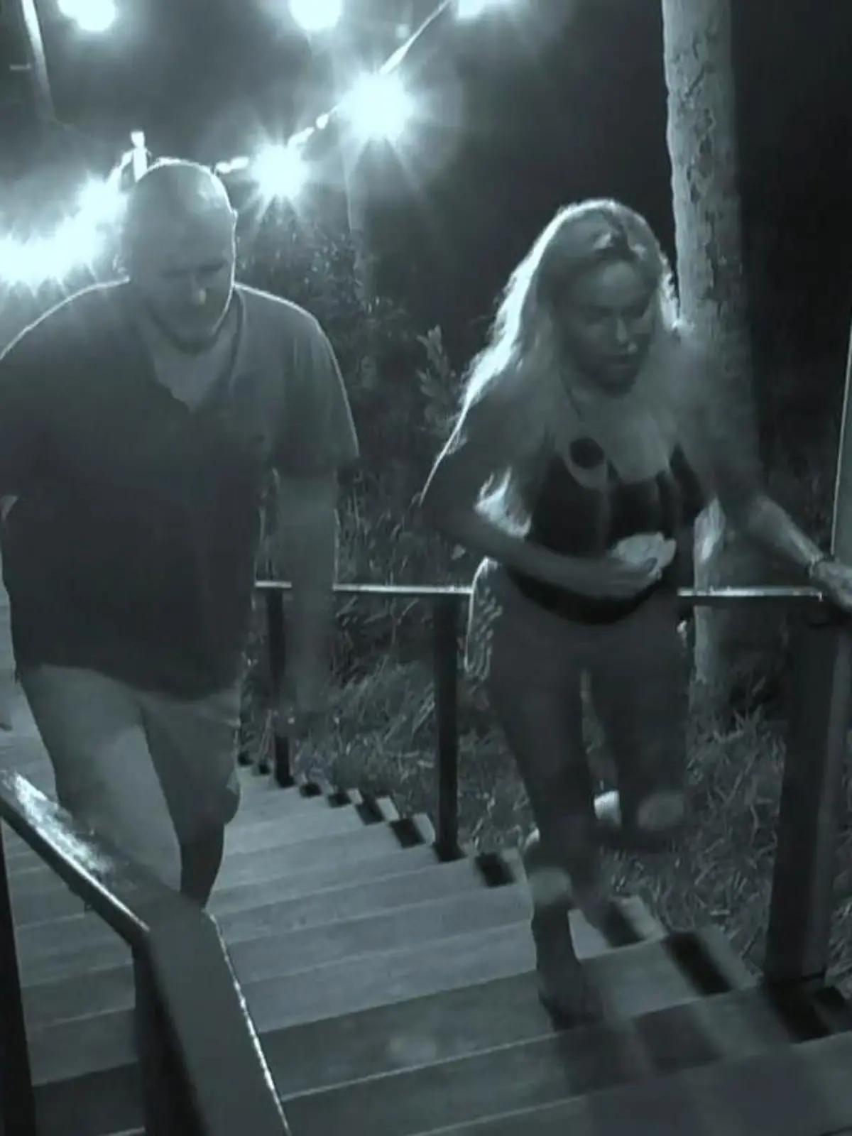 Kampf der Realitystars: Gina-Lisa Lohfink verlässt die Sala in Begleitung des Psychologen