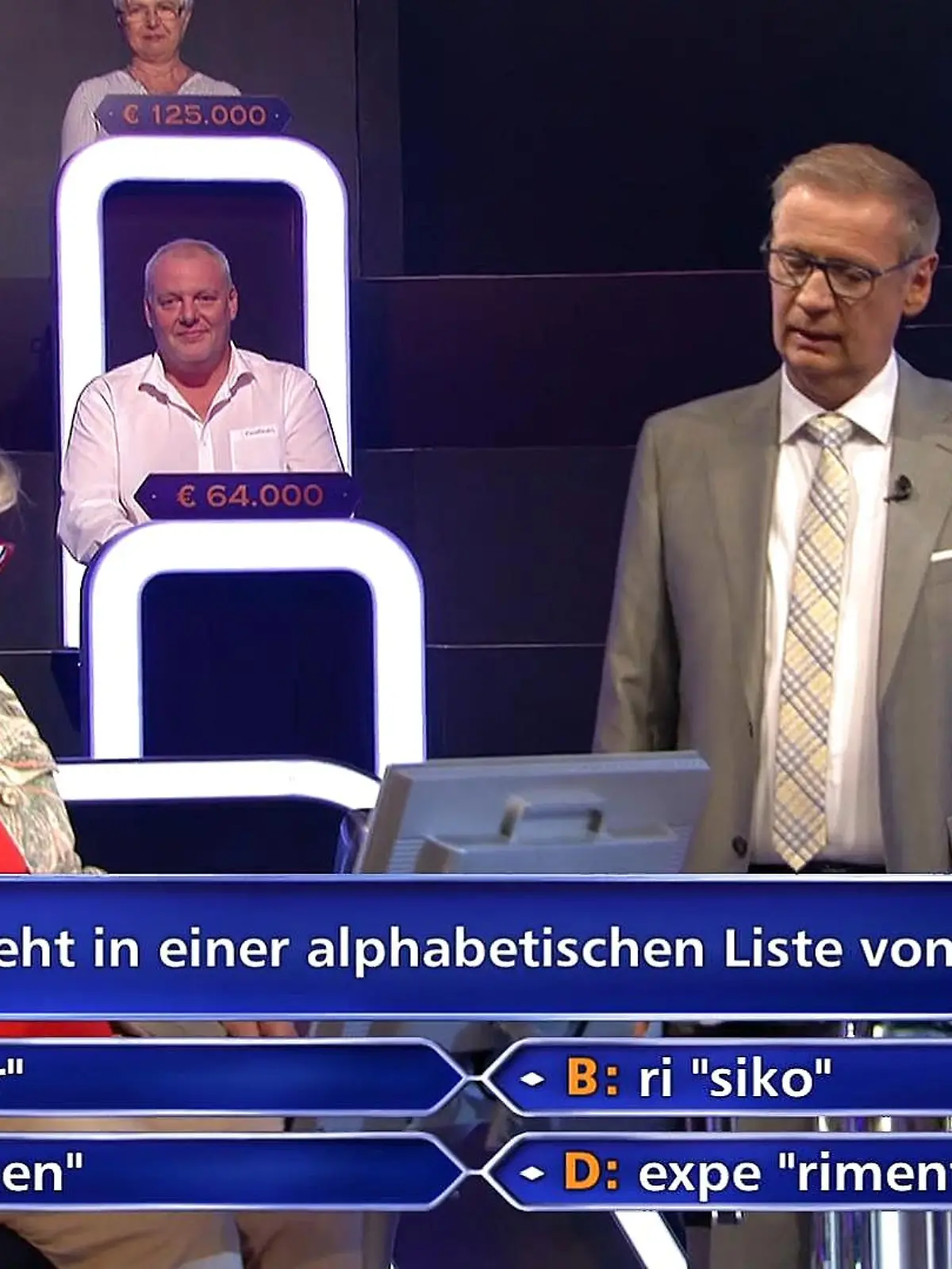 Annemarie Strubel braucht bei "Wer wird Millionär?" bei der ersten Frage die Hilfe von Moderator Günther Jauch.