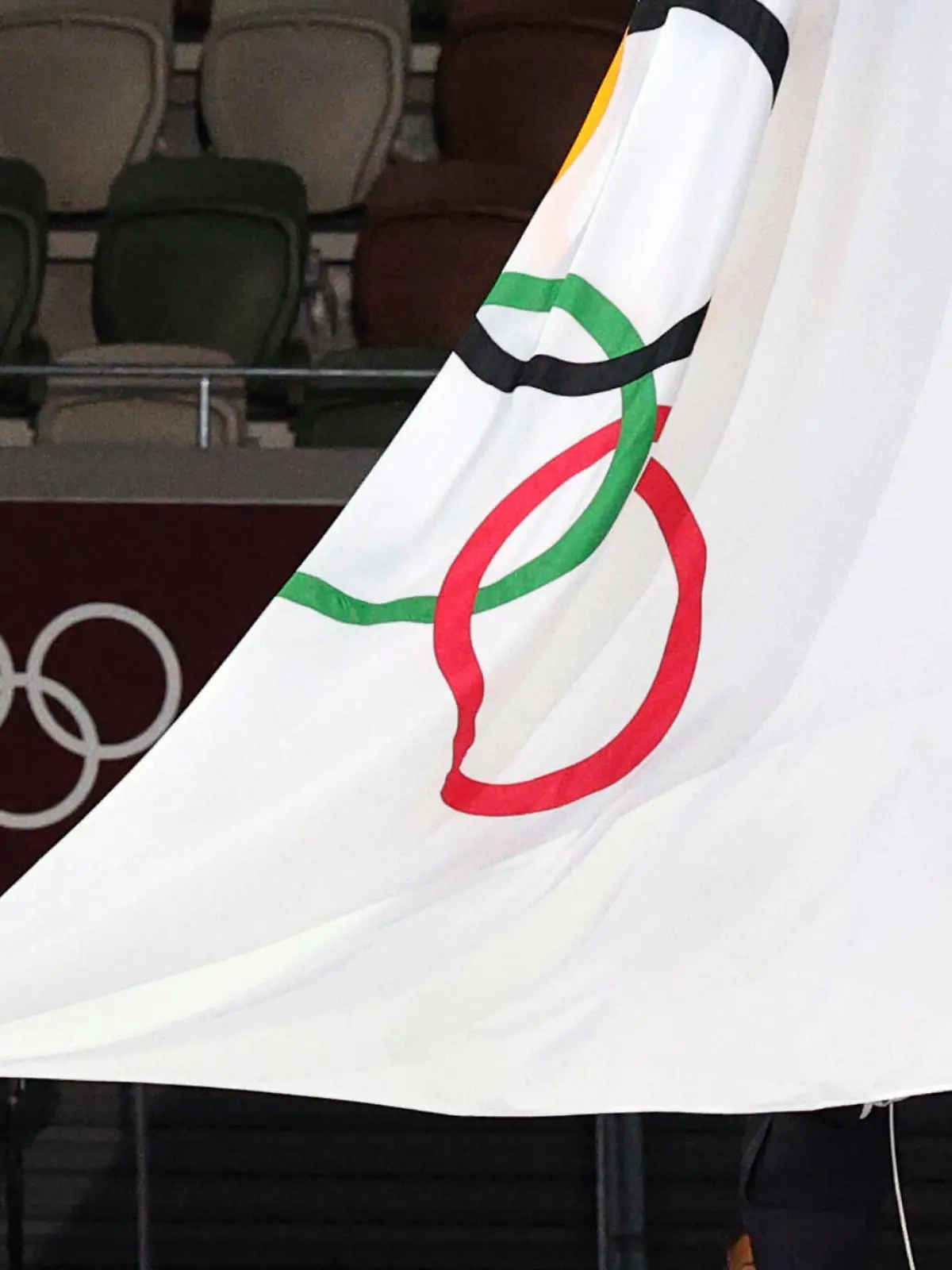  TOKYO, JAPAN  JULY 23, 2021: Raising the Olympic flag at the opening ceremony of the Tokyo 2020 Summer Olympic Games, Olympische Spiele, Olympia, OS at the National Stadium. Tokyo was to host the 2020 Summer Olympics from 24 July to 9 August 2020, however because of the COVID-19 pandemic the games have been postponed for a year and are due to take place from 23 July to 8 August 2021. Sergei Bobylev/TASS PUBLICATIONxINxGERxAUTxONLY TS10910E
