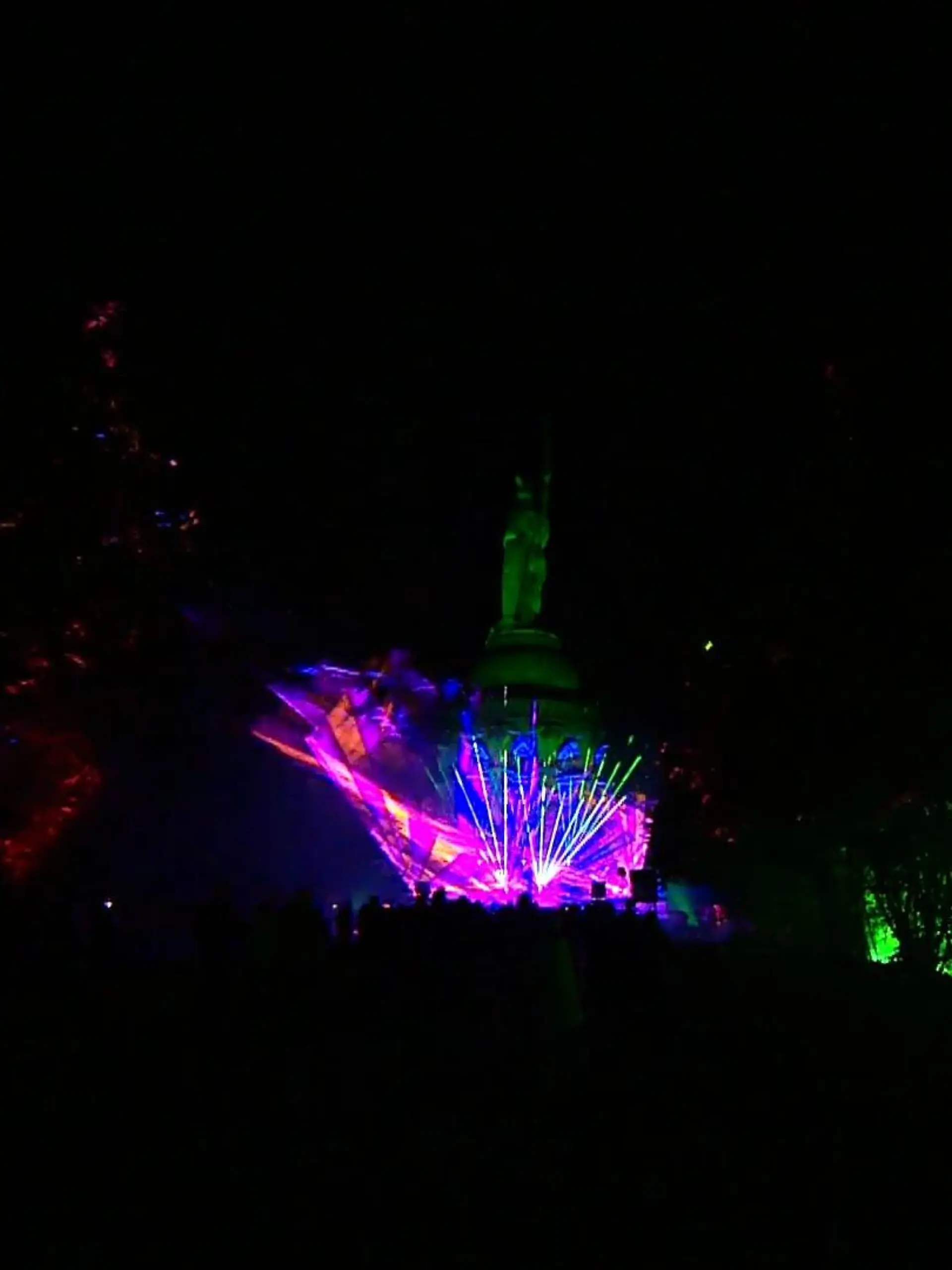 Bild zu: "Hermannsdenkmal leuchtet wieder"