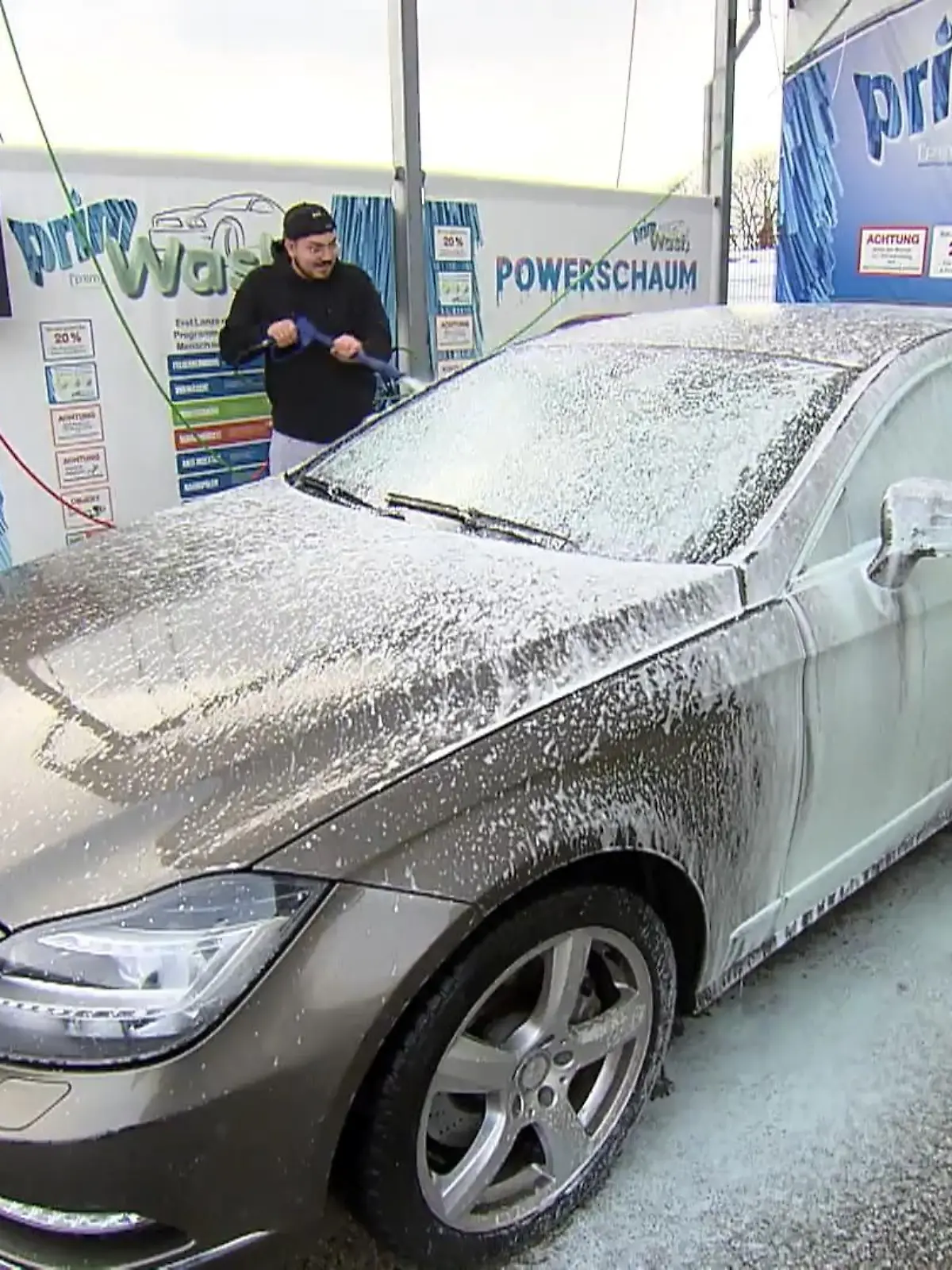 Bild zu: "Autowaschanlage nun mit Waschmaschine"