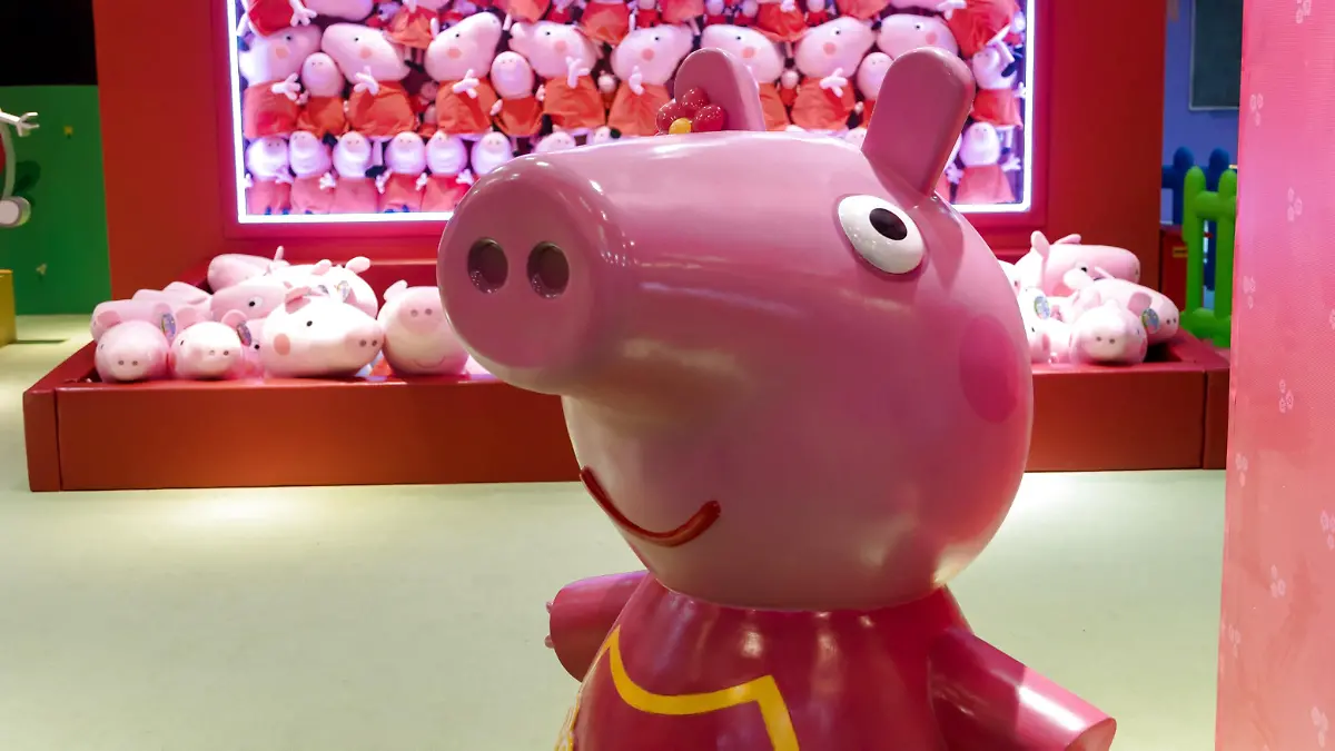 22.01.2019, China: ©/MAXPPP - SHANGHAI, CHINA - JANUARY 22: Peppa Pig toys are on display inside the Peppa Pig-themed pop-up store to welcome the Chinese New Year, the Year of the Pig, on January 22, 2019 in Shanghai, China. Chinese New Year, the Year of the Pig, will fall on February 5 this year. (Photo by Wang Gang/VCG) Foto: MAXPPP