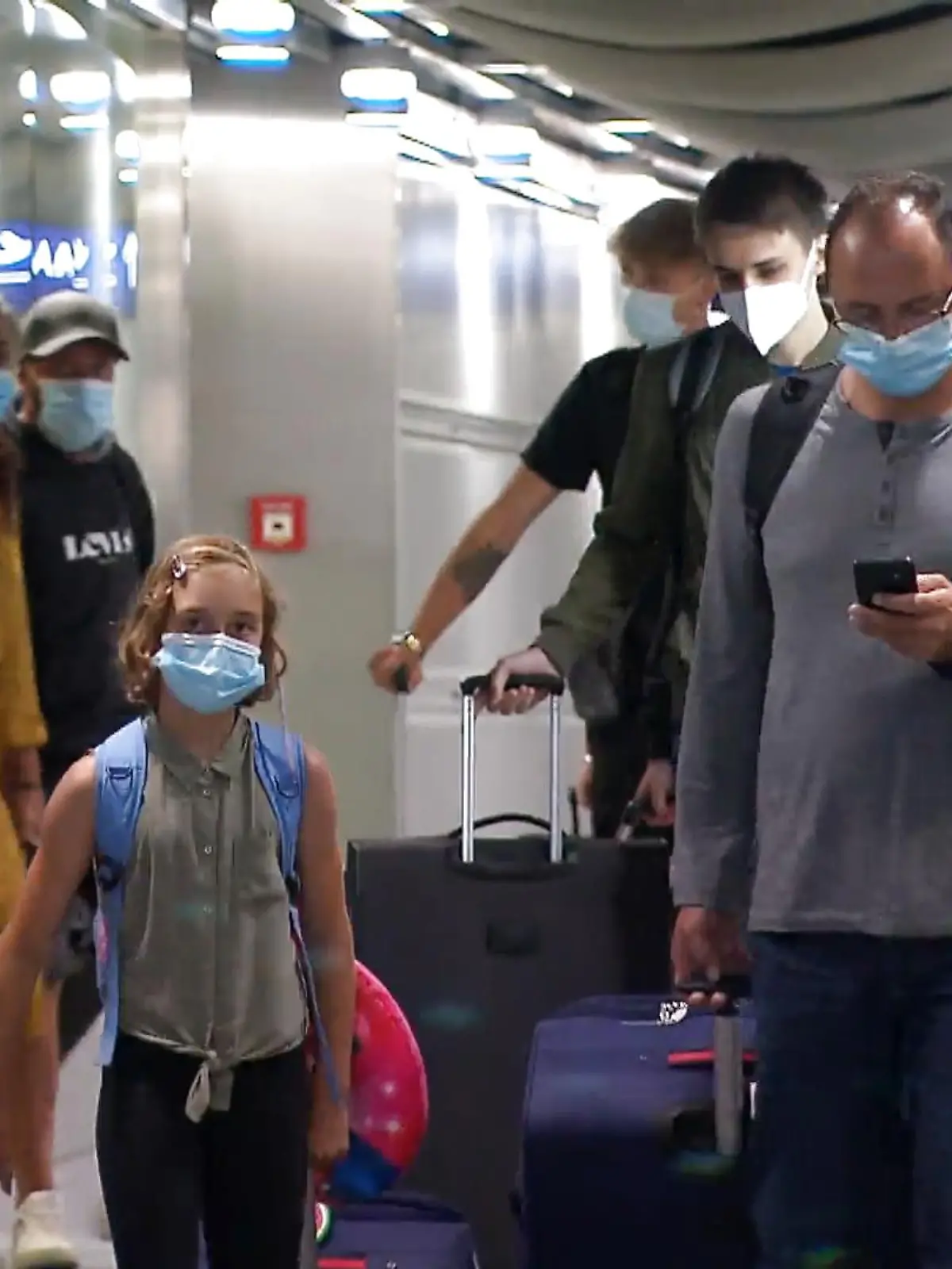 Hunderttausende Deutsche haben im vergangenen Jahr coronabedingt auf ihre Urlaubsreisen verzichten müssen. Zehntausende Flüge fanden nicht statt. Wer letztes Jahr mit seiner Airline in Kontakt trat, bekam meist die gleiche Antwort: „Wir zahlen kein Geld zurück – geben Ihnen aber einen Gutschein!“ Mit diesen Gutscheinen gibt es jetzt jede Menge Ärger. Denn die meisten sind schon ungültig. RTL-Verbraucherexperte Ron Perduss kennt die Details.