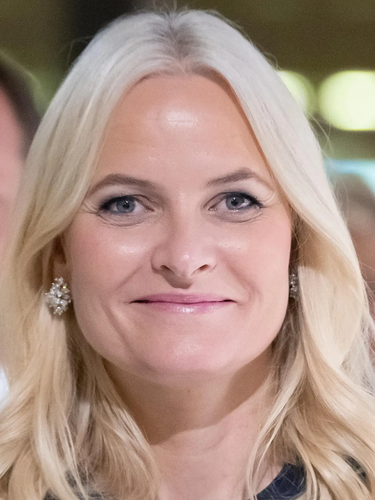 15.10.2019, Hessen, Frankfurt/Main: Kronprinzessin Mette-Marit und Haakon, Kronprinz von Norwegen, besuchen auf der Frankfurter Buchmesse den Gastlandpavillon Norwegens. Norwegen ist in diesem Jahr Gastland der Buchmesse. Foto: Silas Stein/dpa +++ dpa-Bildfunk +++