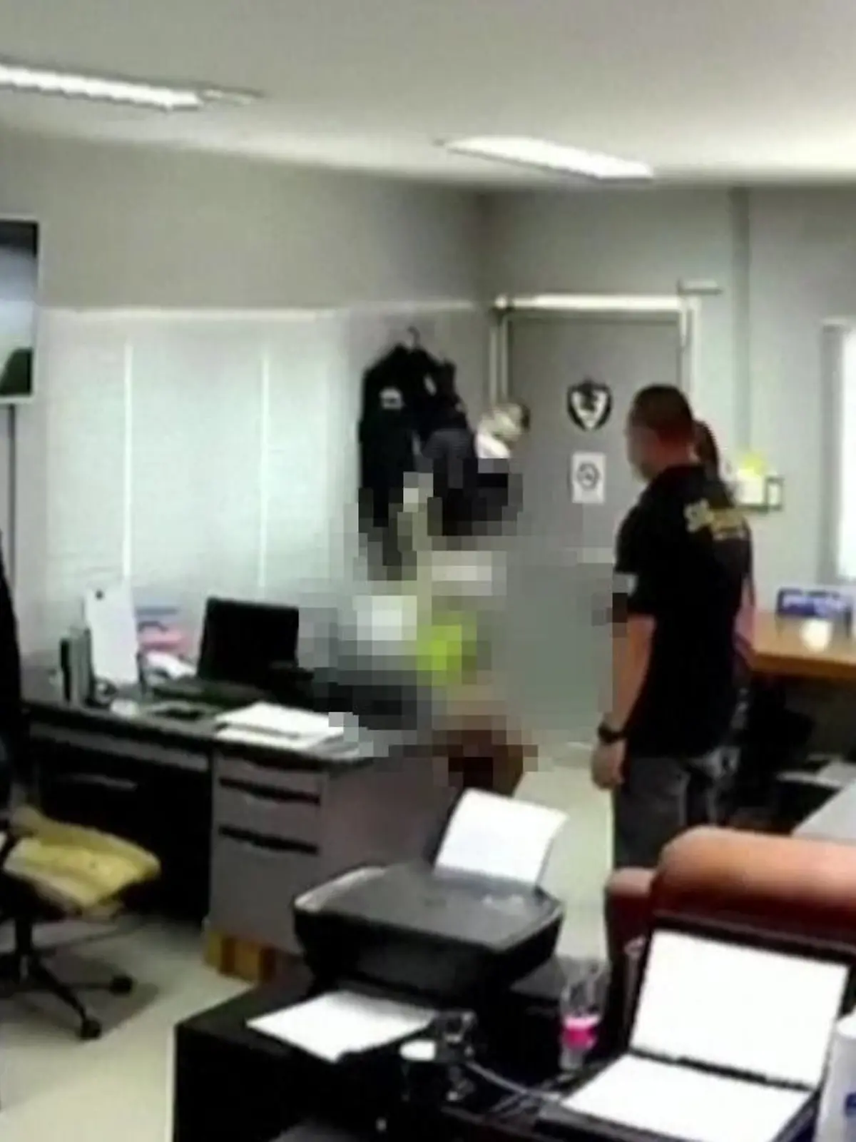 Video zeigt Polizeigewalt in Thailand. Auf Twitter wird der Mann "George Floyd aus Thailand" genannt.