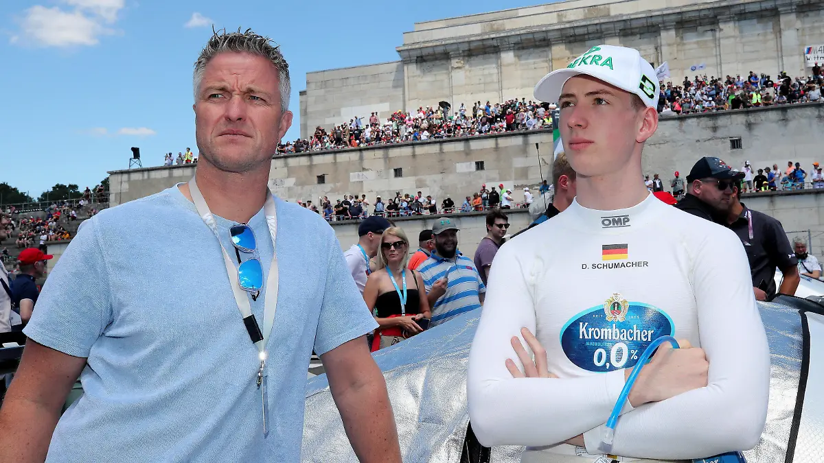  Ralf Schumer und David Schumacher GER Mercedes-AMG Team WINWARD - Mercedes-AMG beim DTM-Lauf auf dem Norisring. Copyright Thomas Pakusch *** Ralf Schumer and David Schumacher GER Mercedes AMG Team WINWARD Mercedes AMG at the DTM round at the Norisring Copyright Thomas Pakusch