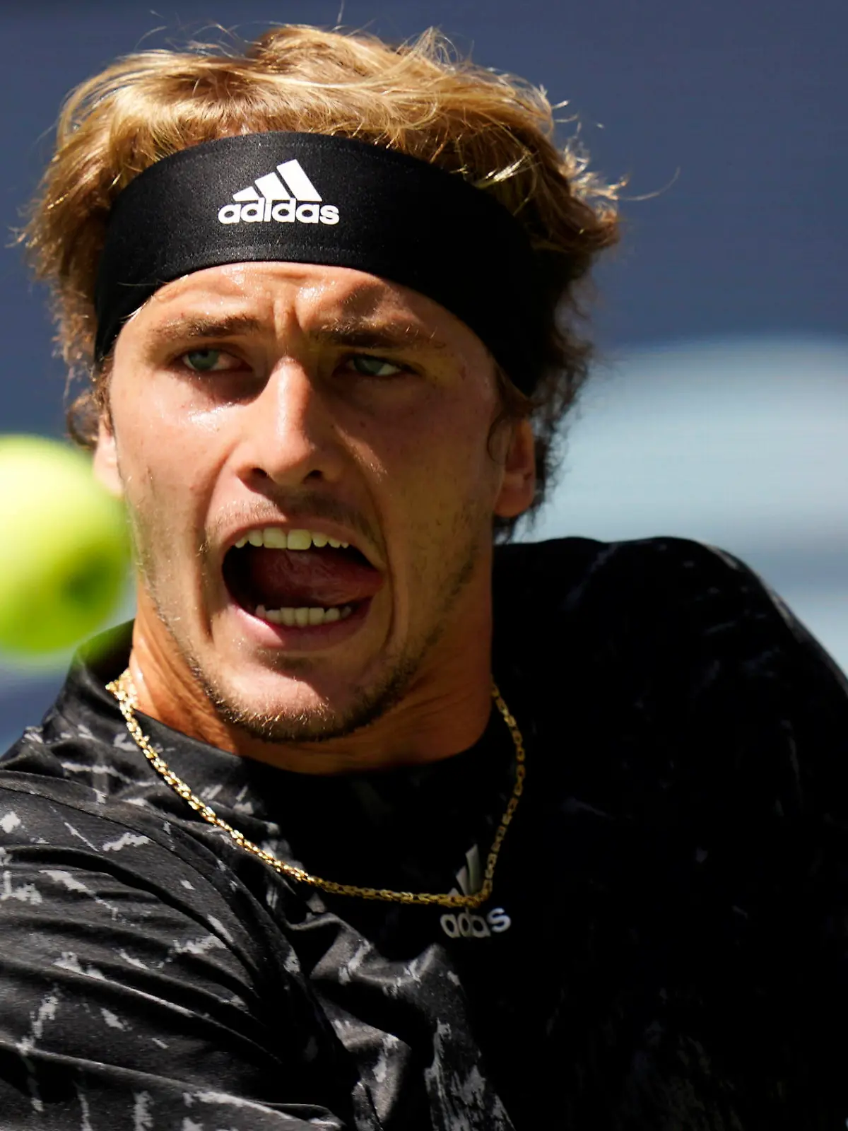 dpatopbilder - 06.09.2021, USA, New York: Tennis: Grand Slam/ATP-Tour - US Open, Einzel, Herren, 4. Runde, Achtelfinale, Sinner (Italien) - Zverev (Deutschland): Alexander Zverev in Aktion. Foto: Seth Wenig/AP/dpa +++ dpa-Bildfunk +++
