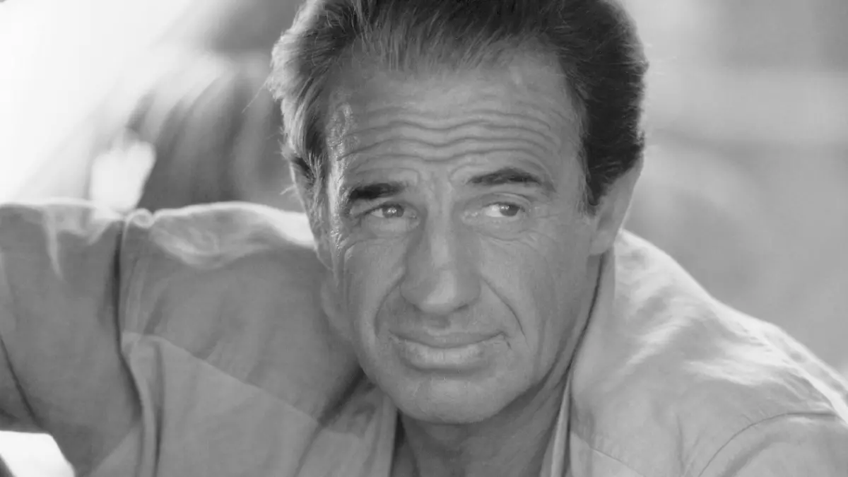 Grimm (Jean-Paul Belmondo) ist ein Teufelskerl ohne Vornamen.