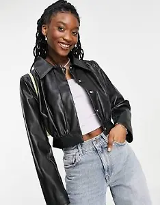 Kurze Kunstlederjacke mit gerafften Details von Asos Design
