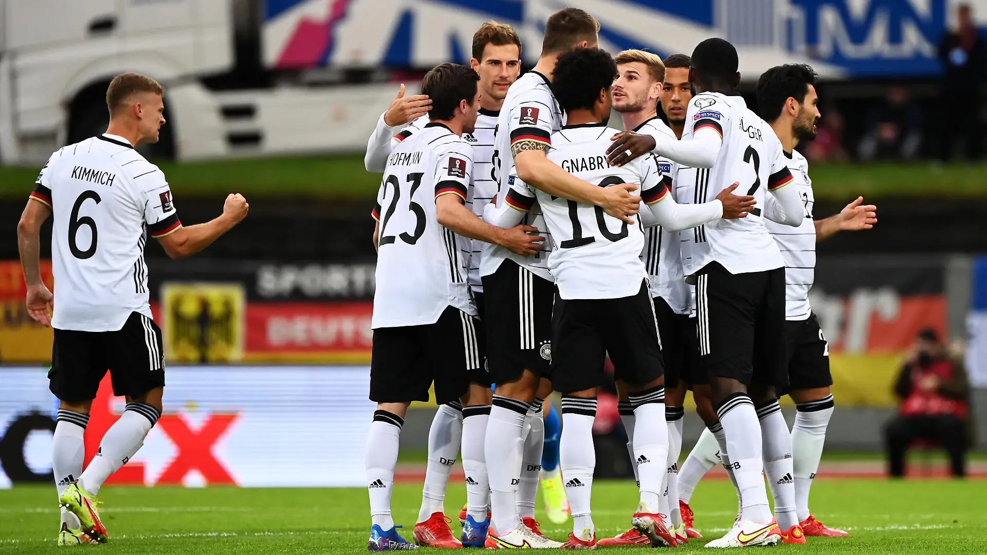 Fussball, Herren, Saison 2020/21, WM-Qualifikation Gruppe J, 6. Spieltag in Reykjavik, Island - Deutschland, v. l. Joshua Kimmich Deutschland, Jonas Hofmann Deutschland, Leon Goretzka Deutschland, Niklas Süle Deutschland, Serge Gnabry Deutschland, Timo Werner Deutschland, Thilo Kehrer Deutschland, Antonio Rüdiger Deutschland, Ilkay Gündogan Deutschland, Jubel nach Tor zum 0:1, 08.09. 2021, *** Football, men, 2020 21 season, World Cup qualifying group J, matchday 6 in Reykjavik, Iceland Germany, v l Joshua Kimmich Germany , Jonas Hofmann Germany , Leon Goretzka Germany , Niklas Süle Germany , Serge Gnabry Germany , Timo Werner Germany , Thilo Kehrer Germany , Antonio Rüdiger Germany , Ilkay Gündogan Germany , cheering after goal to 0 1, 08 09 2021, Copyright: xMatthiasxKochx