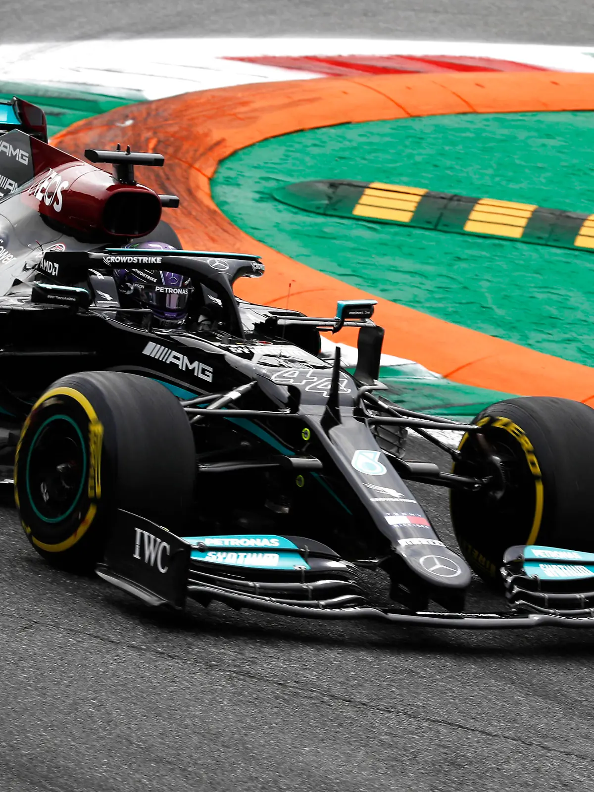Formula 1 2021: Italian GP AUTODROMO NAZIONALE MONZA, ITALY - SEPTEMBER 10: Sir Lewis Hamilton, Mercedes W12 during the Italian GP at Autodromo Nazionale Monza on Friday September 10, 2021 in Monza, Italy. Photo by Charles Coates / LAT Images Images PUBLICATIONxINxGERxSUIxAUTxHUNxONLY GP2114_114008_N3I9380 