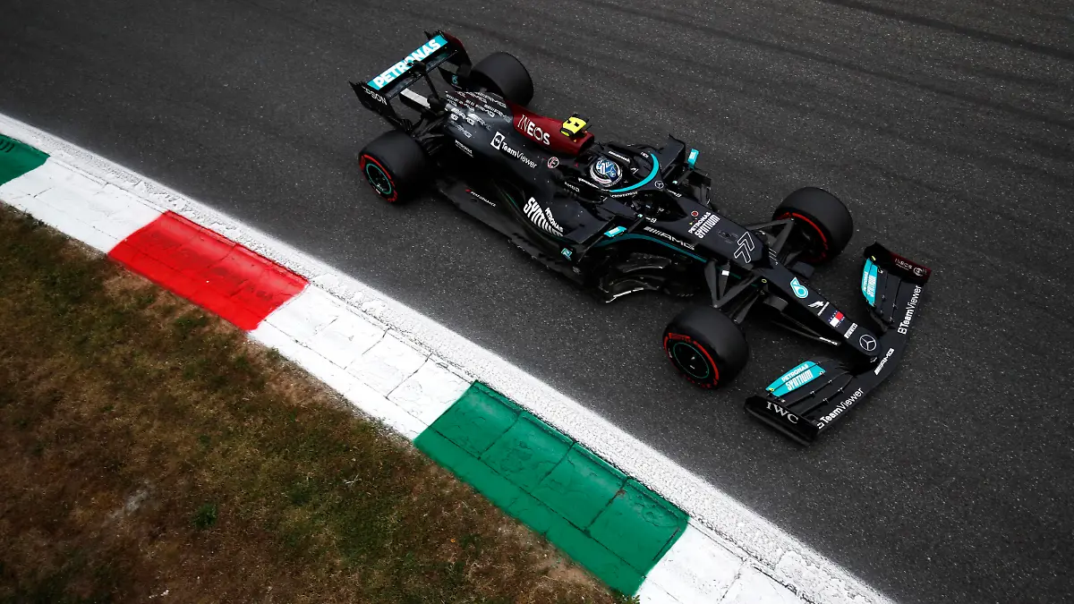 Formula 1 2021: Italian GP AUTODROMO NAZIONALE MONZA, ITALY - SEPTEMBER 10: Valtteri Bottas, Mercedes W12 during the Italian GP at Autodromo Nazionale Monza on Friday September 10, 2021 in Monza, Italy. Photo by Zak Mauger / LAT Images Images PUBLICATIONxINxGERxSUIxAUTxHUNxONLY GP2114_160501_56I3918