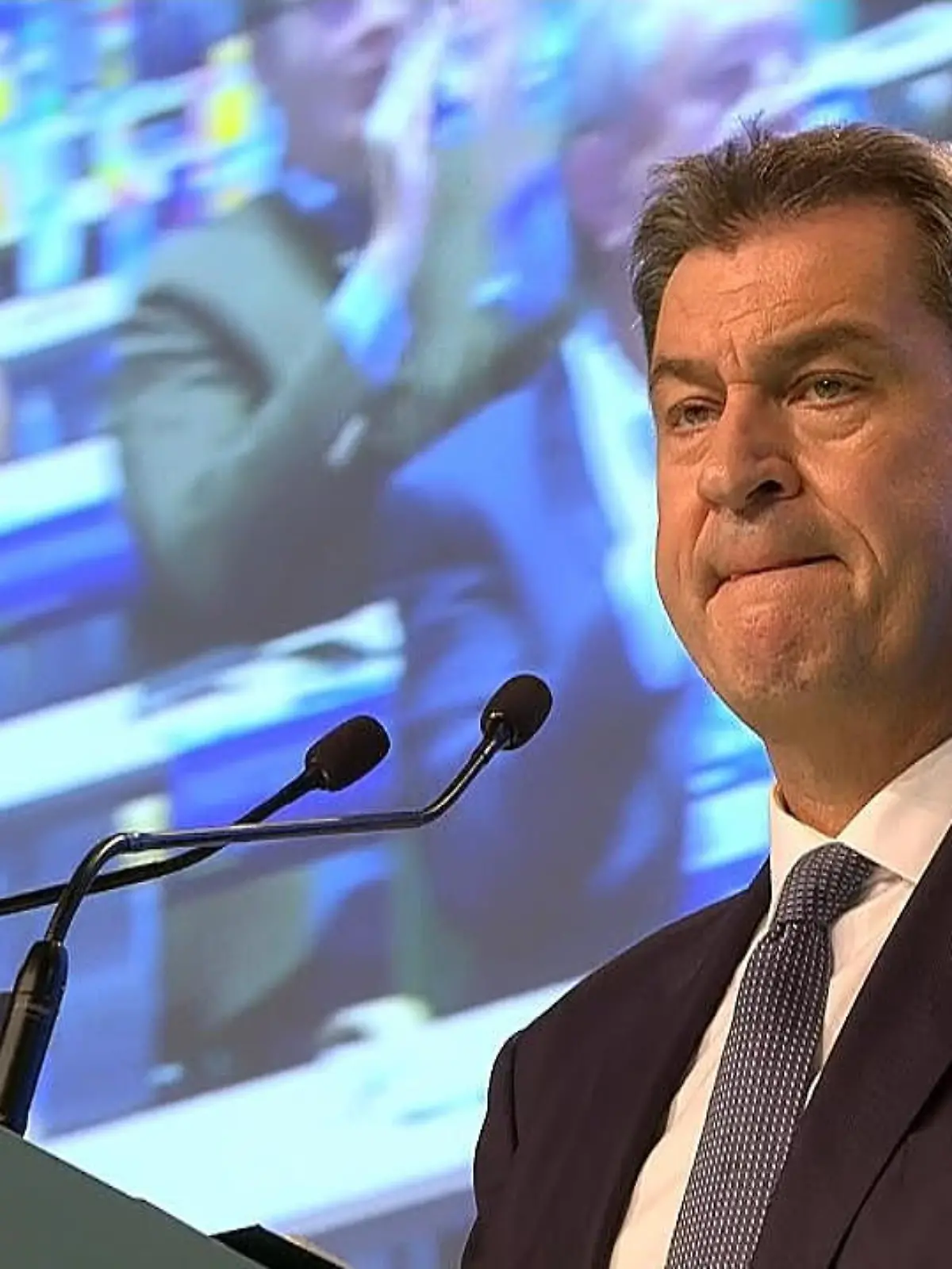Bild zu: "Markus Söder liest Hassnachrichten vor"