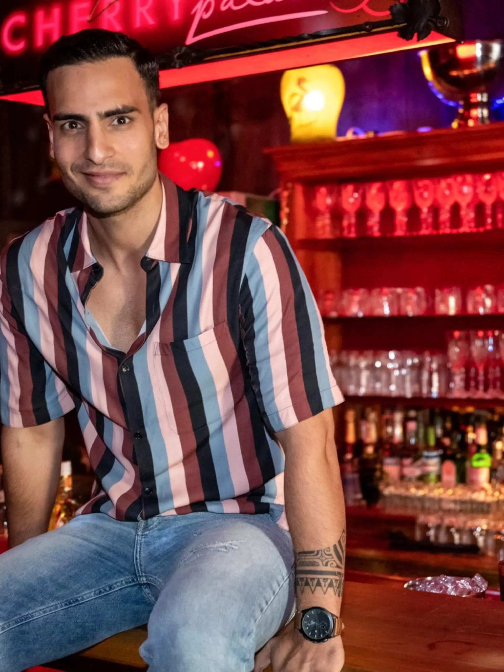 Timur Ülker als "Nihat"

Die Verwendung des sendungsbezogenen Materials ist nur mit dem Hinweis und Verlinkung auf TVNOW gestattet.