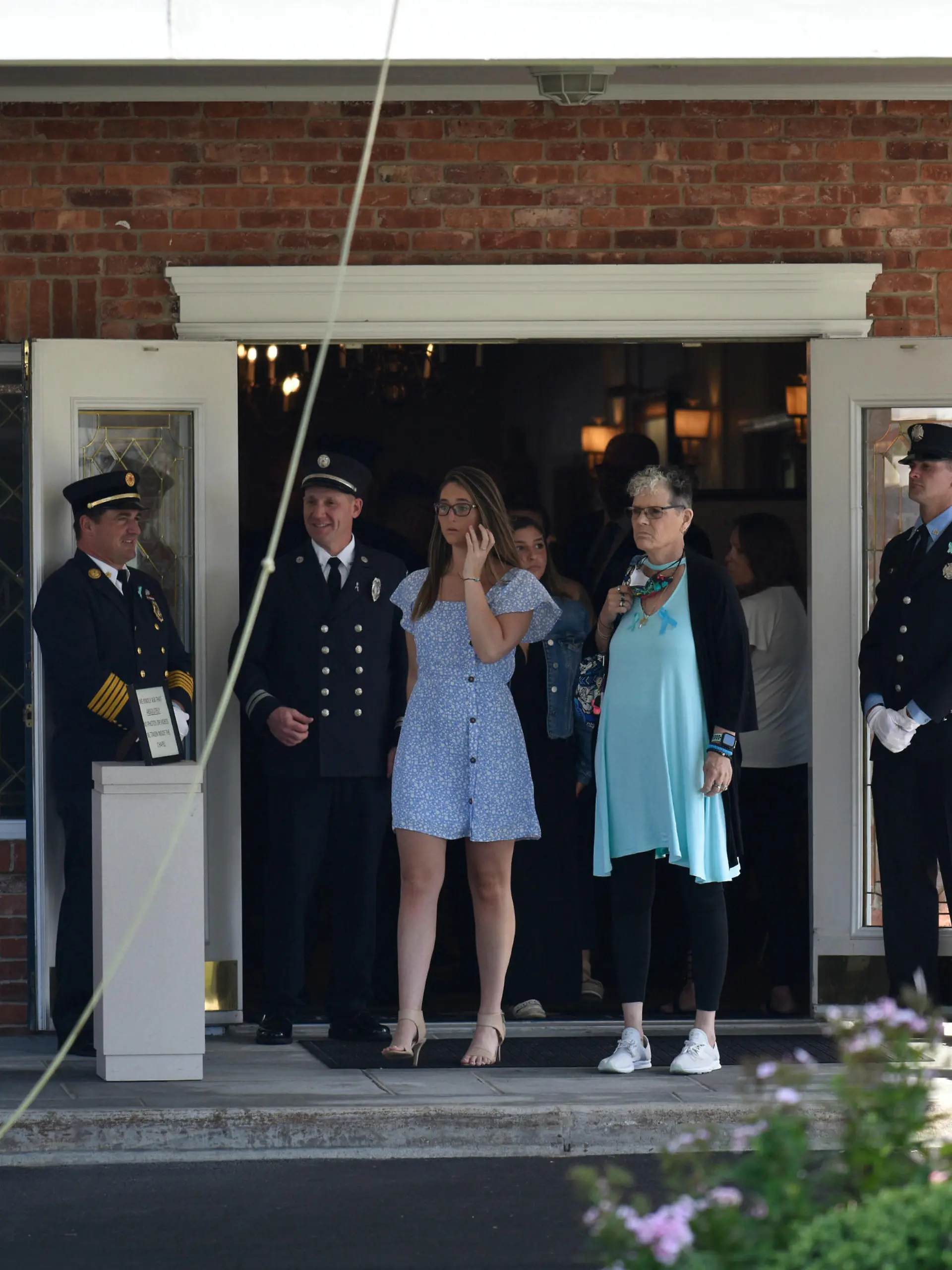  September 26, 2021, New York, New York, USA: People attend the funeral of Gabby Petito, being held at Moloney s Funeral Home in Holbrook, Long Island New York USA - ZUMAl171 20210926_znp_l171_002 Copyright: xEdnaxLeshowitzx