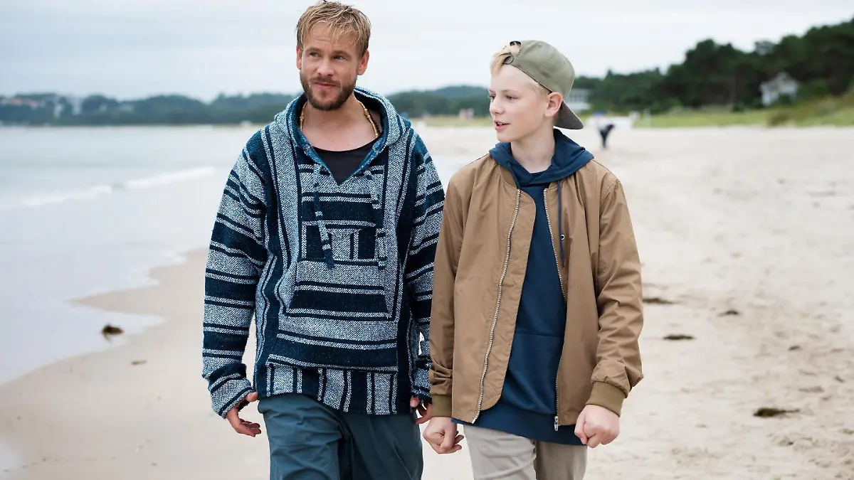 Frederic Heidorn (l.) als "Cornelius "Conny" und Joey Altmann als "Oskar"
Die Verwendung des sendungsbezogenen Materials ist nur mit dem Hinweis und Verlinkung auf TVNOW gestattet.
