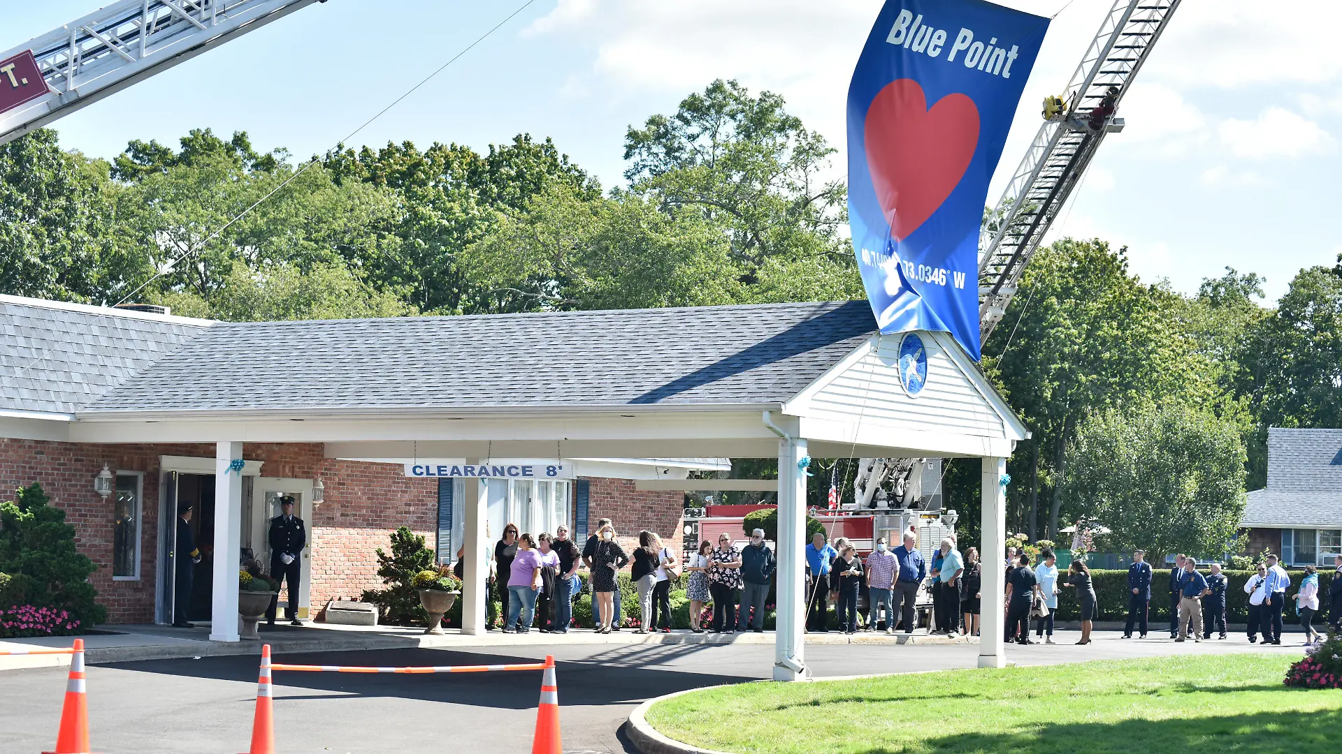 September 26, 2021, New York, New York, USA: People attend the funeral of Gabby Petito, being held at Moloney s Funeral Home in Holbrook, Long Island New York USA - ZUMAl171 20210926_znp_l171_003 Copyright: xEdnaxLeshowitzx