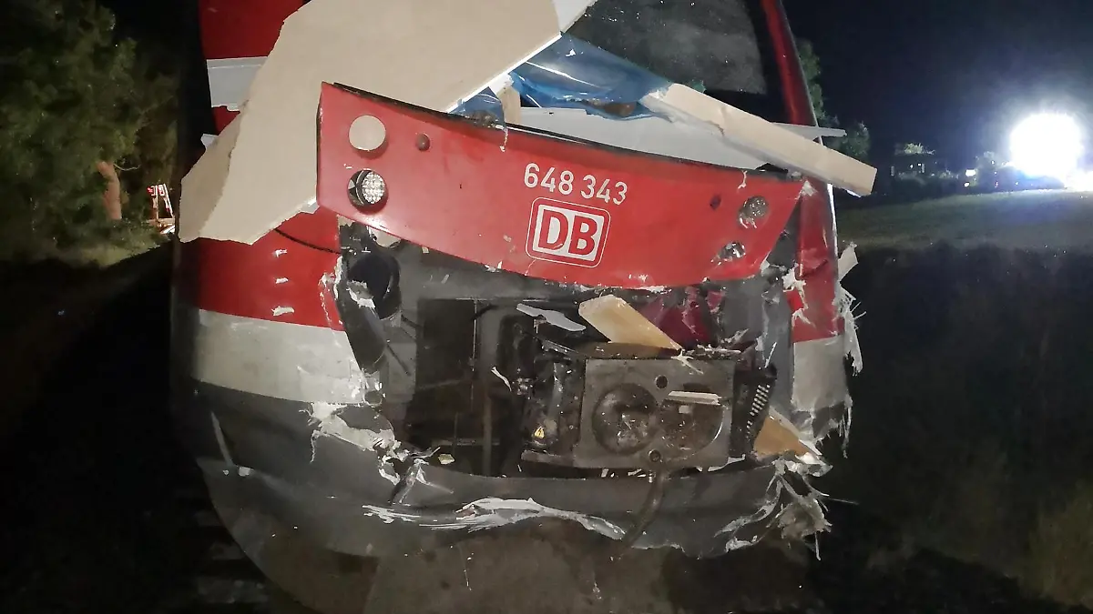 Unfall am Bahnübergang Sütel in Neukirchen.