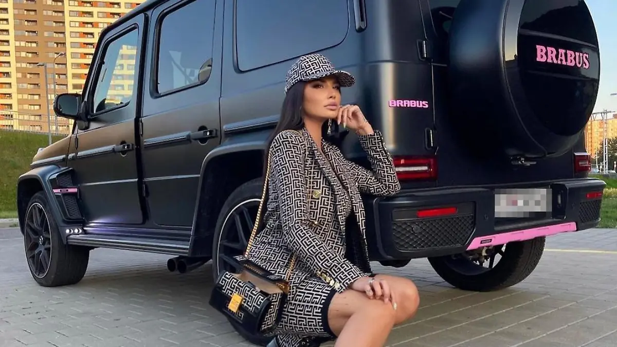 Zusana und ihr Mercedes Brabus - von diesem Exemplar soll es nur eine handvoll geben.