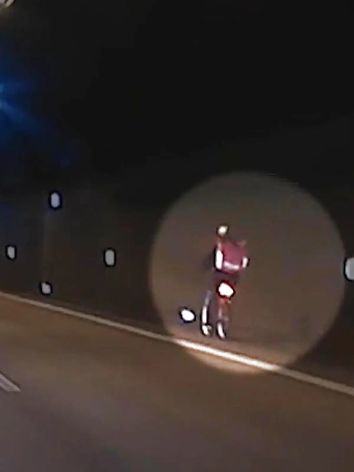 Bild zu: "Fahrradkurier im Elbtunnel unterwegs"