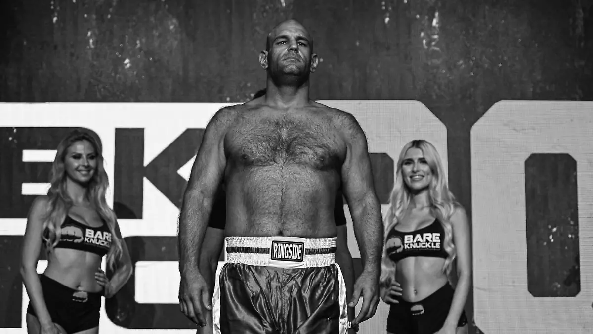 Twitter @mmafighting