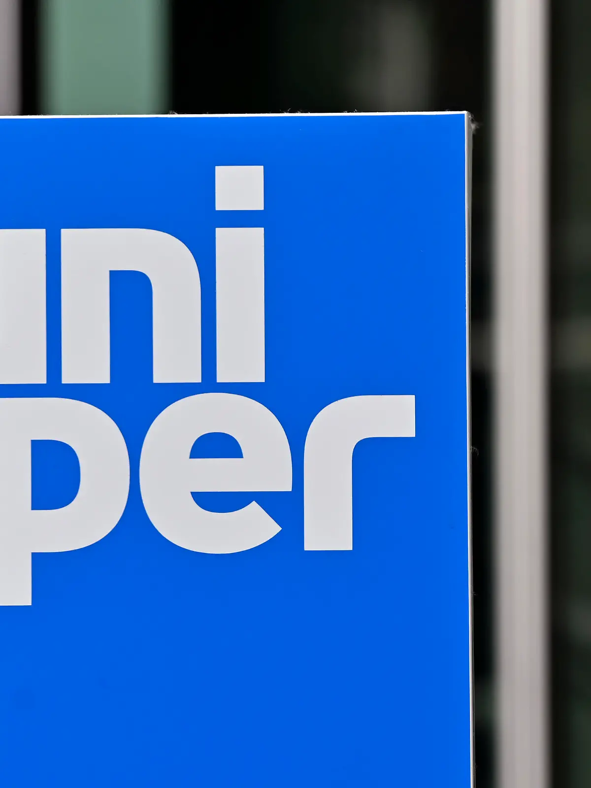 Das Firmenlogo in der Konzernzentrale des Energieversorgers Uniper. Der angeschlagene Gasimporteur hat ein Finanzloch von 12 Milliarden Euro in den Büchern. Die deutschen Gaskunden sollen diesen Fehlbetrag nun nach Willen des Bundes über die Gasumlage mit 2,4 Cent je Kilowattstunde abstottern. (Themenbild, Symbolbild) Düsseldorf, 16.08.2022