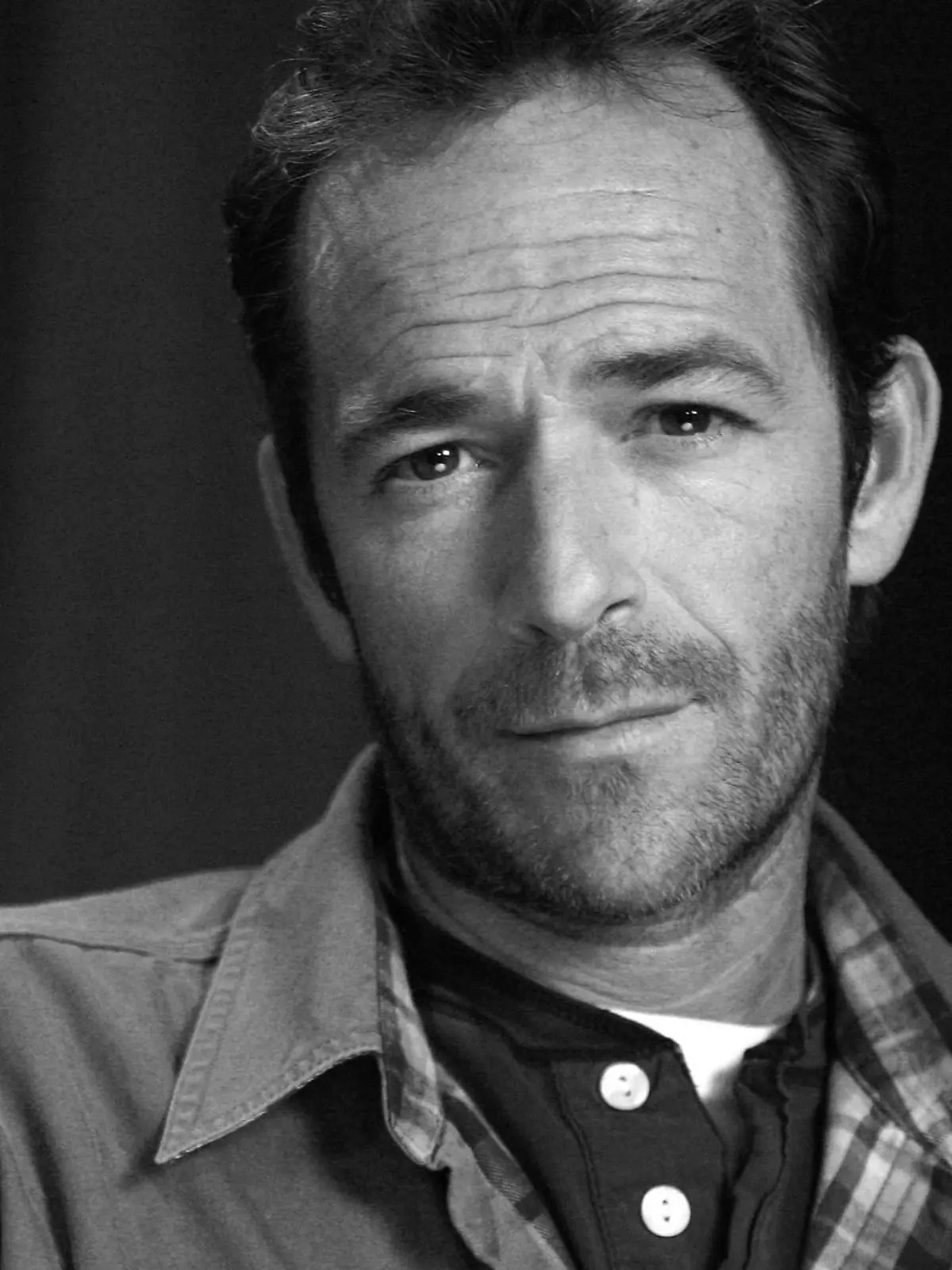 ARCHIV - 26.01.2011, USA, New York: Schauspieler Luke Perry. Luke Perry, der in der Kultserie «Beverly Hills, 90210» den Herzensbrecher Dylan McKay gespielt hat, ist tot. Perry starb am Montag (04.03.2019) im Alter von nur 52 Jahren nach einem «massiven Schlaganfall», wie sein Sprecher bestätigte. (zu dpa "«Beverly Hills, 90210»-Star Luke Perry gestorben") Foto: Jeff Christensen/AP/dpa +++ dpa-Bildfunk +++