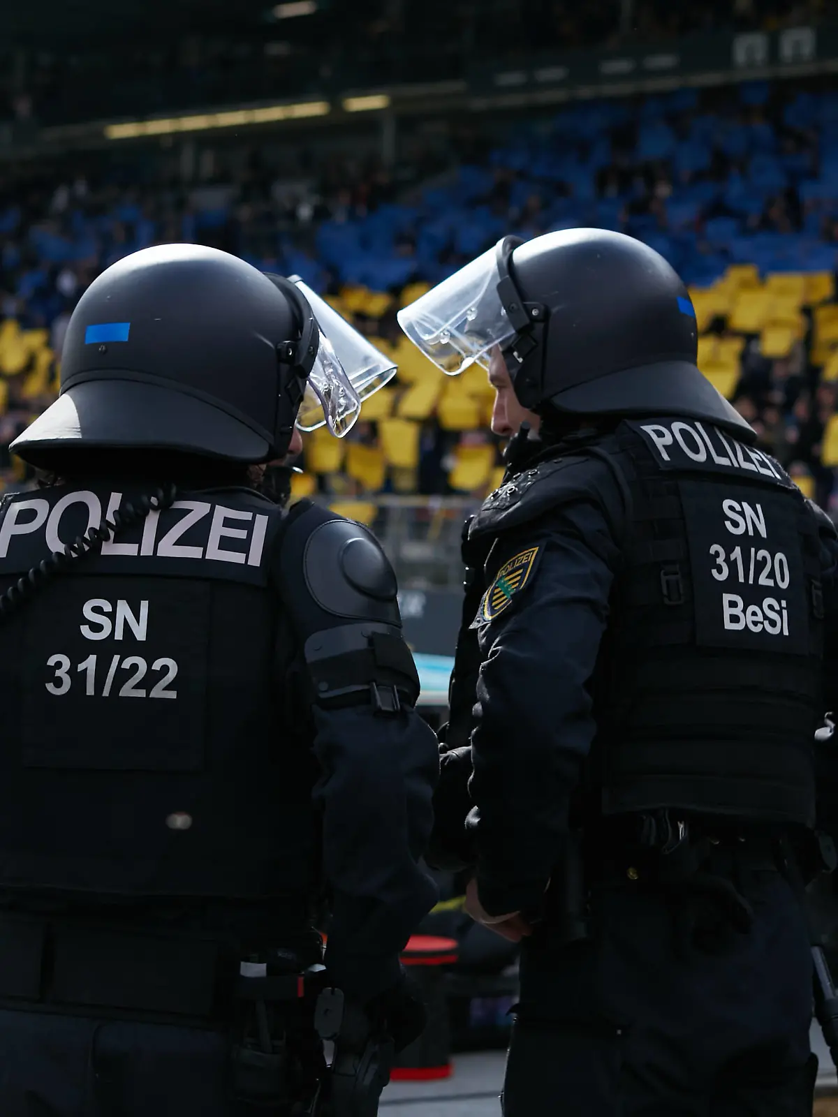 Zwei Bundespolizisten in Braunschweig. Eintracht Braunschweig : Hannover 96, 2. Fussball Bundesliga, Eintracht Stadion, Spielzeit 2022/2023, 25.Spieltag, 19.03.2023 DFL REGULATIONS PROHIBIT ANY USE OF PHOTOGRAPHS AS IMAGE SEQUENCES AND/OR QUASI-VIDEO Foto:EIBNER/Stephanie Zerbe Eintracht Braunschweig : Hannover 96, 2. Fussball Bundesliga, Spielzeit 2022/2023, 25.Spieltag, 19.03.2023 Braunschweig *** Two federal police officers in Braunschweig Eintracht Braunschweig Hannover 96, 2 Fussball Bundesliga, Eintracht stadium, season 2022 2023, 25 match day, 19 03 2023 DFL REGULATES PROHIBIT ANY USE OF PHOTOGRAPHS AS IMAGE SEQUENCES AND OR QUASI VIDEO Foto EIBNER Stephanie Zerbe Eintracht Braunschweig Hannover 96, 2 Fussball Bundesliga, season 2022 2023, 25 match day, 19 03 2023 Braunschweig Copyright: xStephaniexZerbe/xEibner-Pressefox EP_EER
