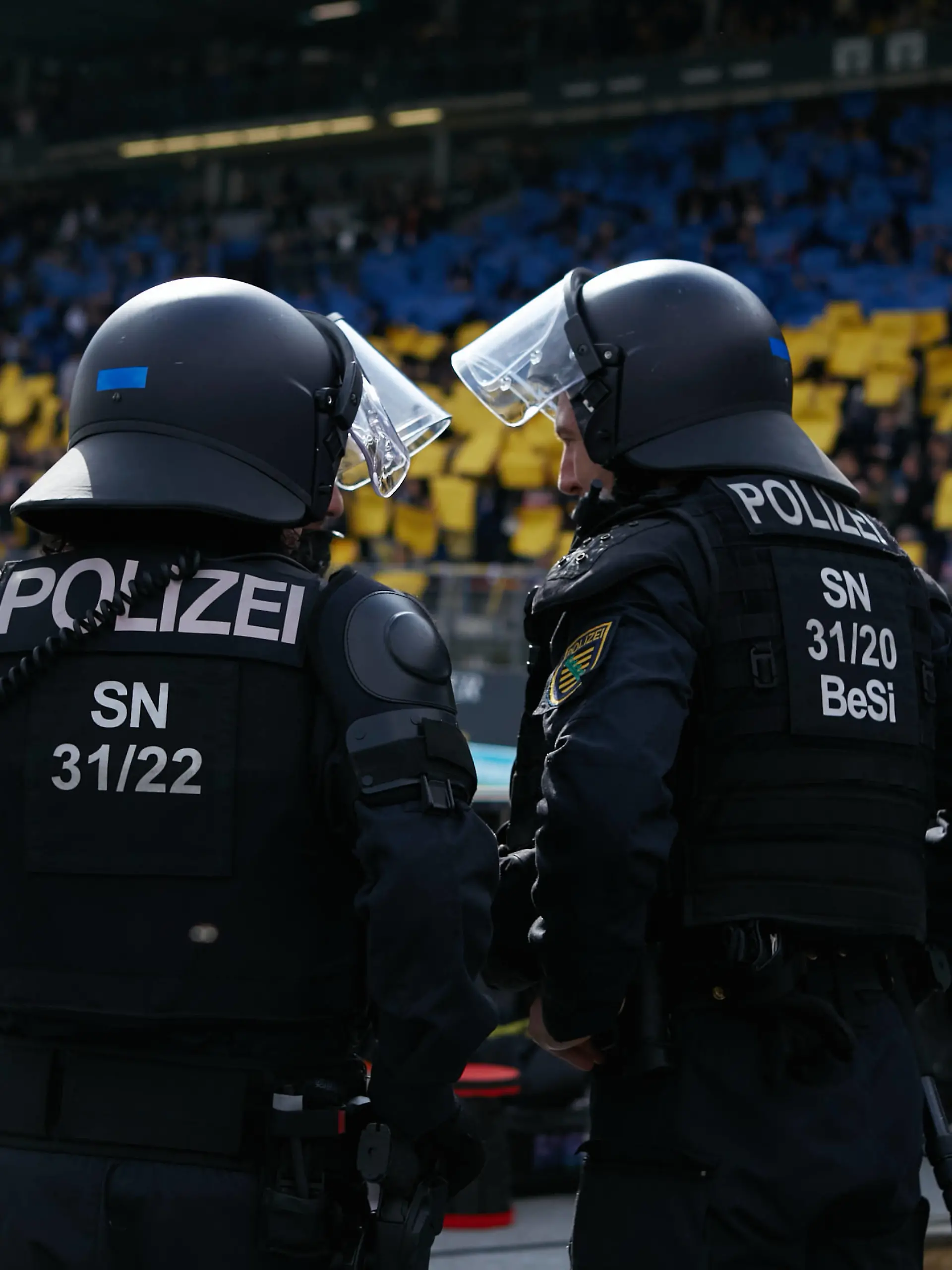 Zwei Bundespolizisten in Braunschweig. Eintracht Braunschweig : Hannover 96, 2. Fussball Bundesliga, Eintracht Stadion, Spielzeit 2022/2023, 25.Spieltag, 19.03.2023 DFL REGULATIONS PROHIBIT ANY USE OF PHOTOGRAPHS AS IMAGE SEQUENCES AND/OR QUASI-VIDEO Foto:EIBNER/Stephanie Zerbe Eintracht Braunschweig : Hannover 96, 2. Fussball Bundesliga, Spielzeit 2022/2023, 25.Spieltag, 19.03.2023 Braunschweig *** Two federal police officers in Braunschweig Eintracht Braunschweig Hannover 96, 2 Fussball Bundesliga, Eintracht stadium, season 2022 2023, 25 match day, 19 03 2023 DFL REGULATES PROHIBIT ANY USE OF PHOTOGRAPHS AS IMAGE SEQUENCES AND OR QUASI VIDEO Foto EIBNER Stephanie Zerbe Eintracht Braunschweig Hannover 96, 2 Fussball Bundesliga, season 2022 2023, 25 match day, 19 03 2023 Braunschweig Copyright: xStephaniexZerbe/xEibner-Pressefox EP_EER