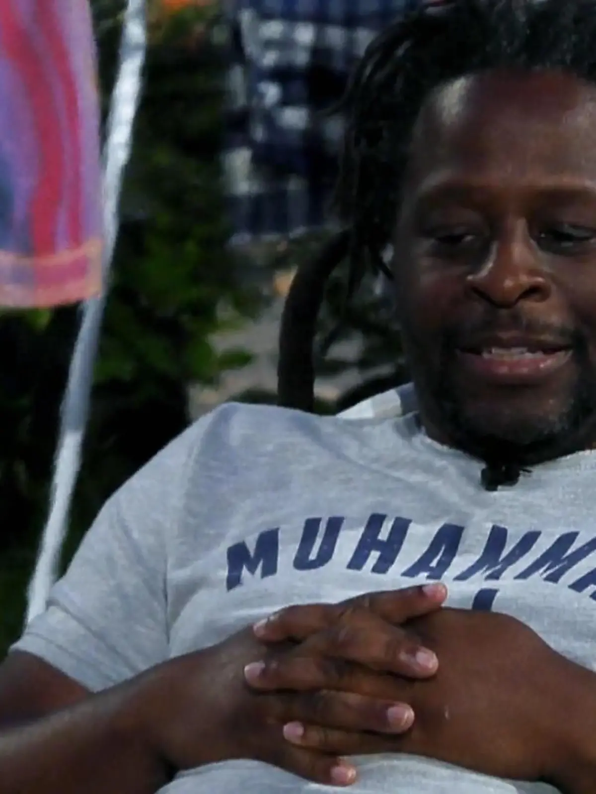Mola Adebisi verletzt sich im Sommerhaus