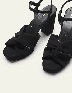 Sandalen Mit Plateausohle Und Twistdetail - Schwarz