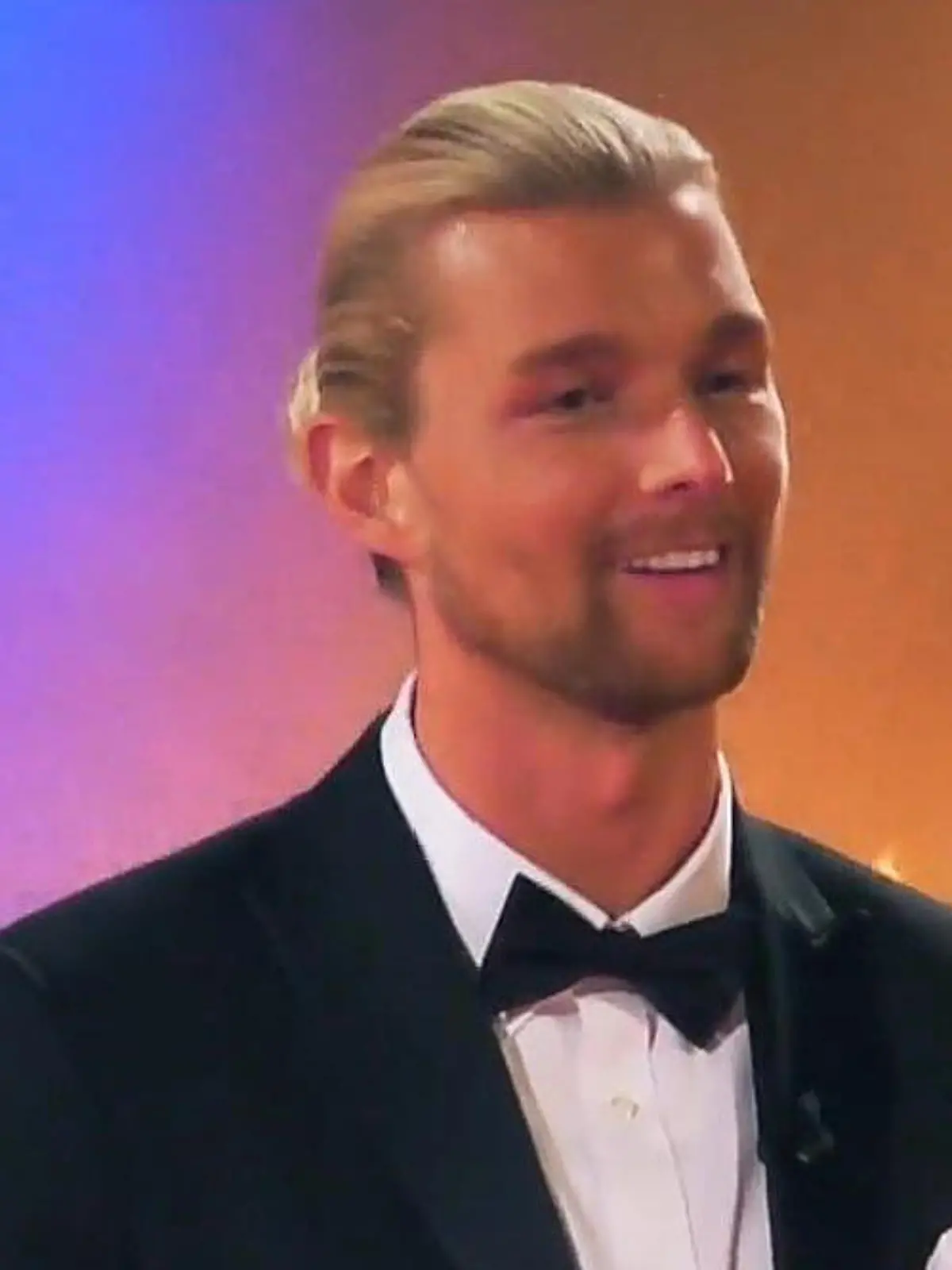 "Prince Charming" Kim Tränka hat sein Herzblatt gefunden. Im Finale macht er seinem Mr. Right Maurice eine Liebeserklärung. Als Antwort gibt es innige Küsse. Wir zeigen das Ende der romantischen letzte "Gentlemen Night" im Video.