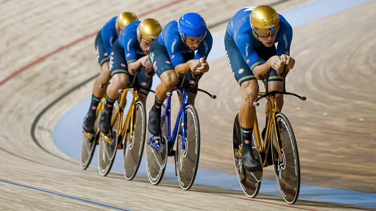 2021 UCI Track cycling, Rad, Radsport, Bahnrad, Bahn World Championships, 21.10.2021 Ganna, Filippo Consonni, Simone Milan, Jonathan Bertazzo, Liam Lamon, Francesco ITA, Mannschaftsverfolgung Herren, 2021 UCI Track Cycling World Championships, 21.10.2021, Roubaix Frankreich *** 2021 UCI Track Cycling World Championships, 21 10 2021 Ganna, Filippo Consonni, Simone Milan, Jonathan Bertazzo, Liam Lamon, Francesco ITA , Team Pursuit Men, 2021 UCI Track Cycling World Championships, 21 10 2021, Roubaix France. Copyright: xBEAUTIFULxSPORTS/Hilgerx