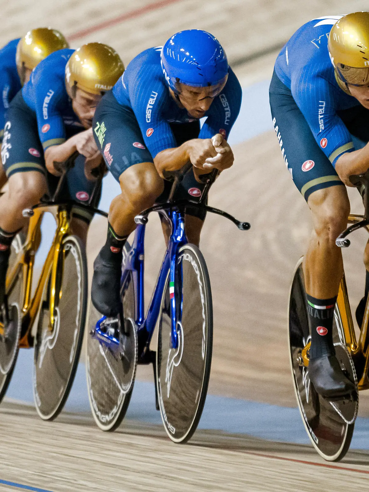 2021 UCI Track cycling, Rad, Radsport, Bahnrad, Bahn World Championships, 21.10.2021 Ganna, Filippo Consonni, Simone Milan, Jonathan Bertazzo, Liam Lamon, Francesco ITA, Mannschaftsverfolgung Herren, 2021 UCI Track Cycling World Championships, 21.10.2021, Roubaix Frankreich *** 2021 UCI Track Cycling World Championships, 21 10 2021 Ganna, Filippo Consonni, Simone Milan, Jonathan Bertazzo, Liam Lamon, Francesco ITA , Team Pursuit Men, 2021 UCI Track Cycling World Championships, 21 10 2021, Roubaix France. Copyright: xBEAUTIFULxSPORTS/Hilgerx 